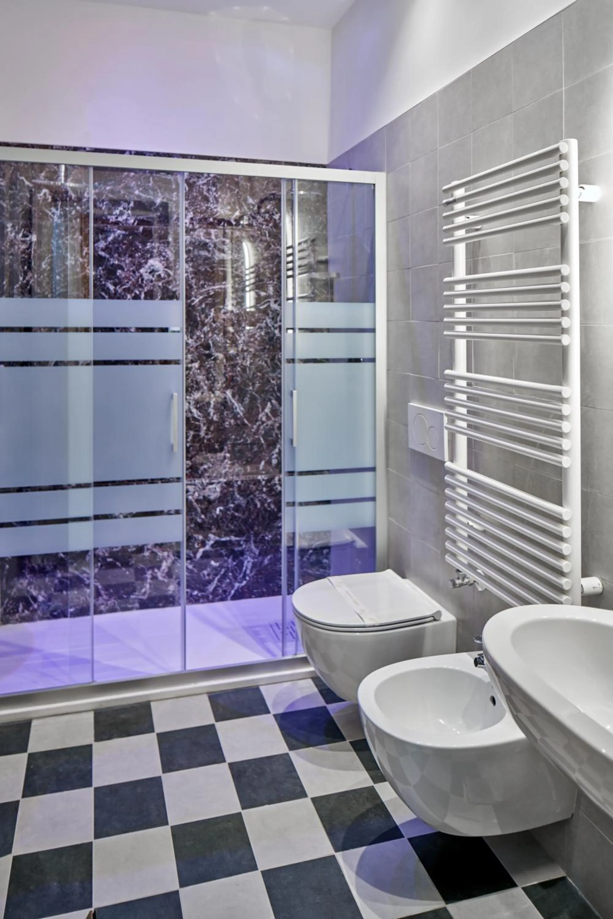 Shower in UNAHOTELS Ala Venezia-Adults 16