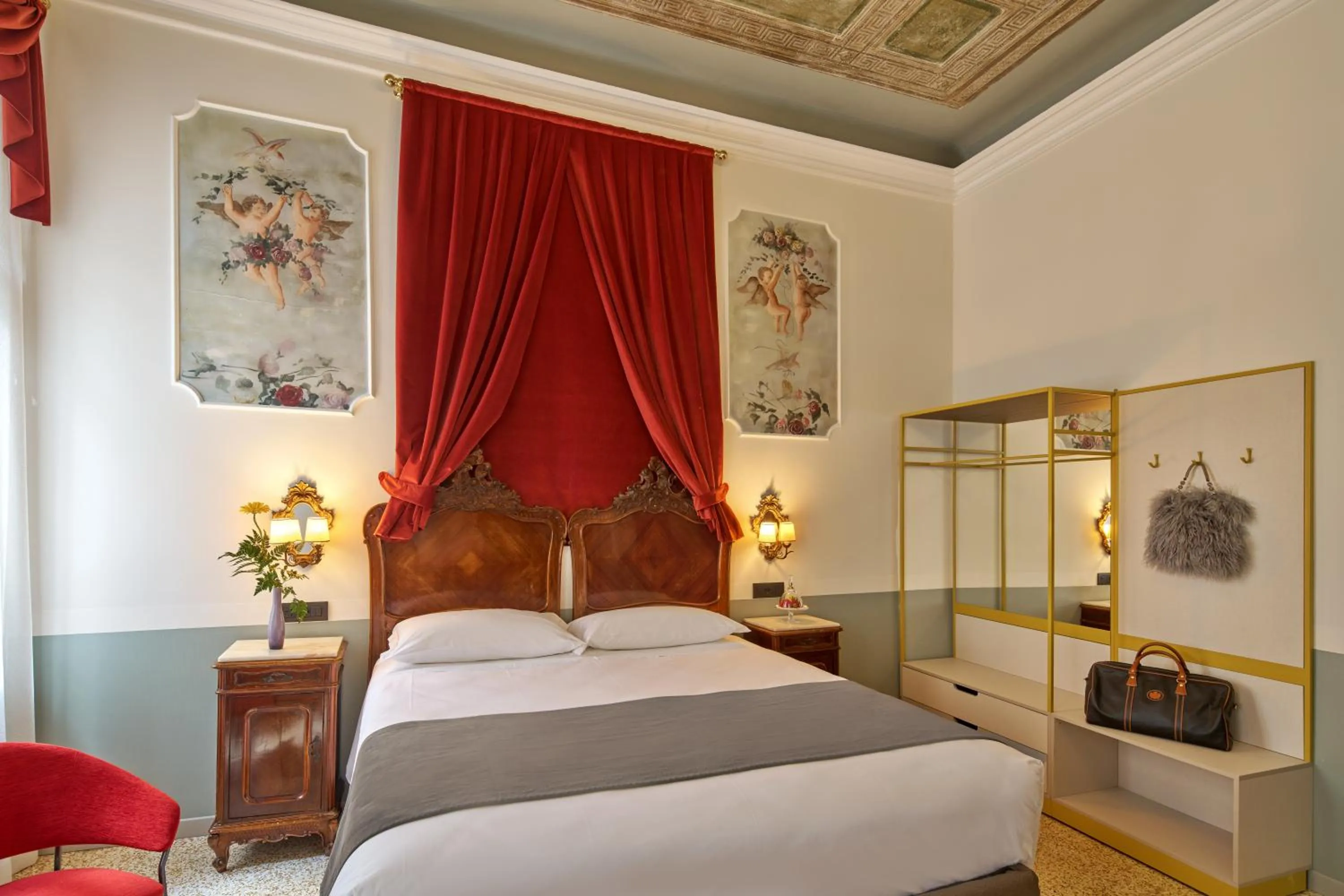 View (from property/room), Bed in UNAHOTELS Ala Venezia-Adults 16