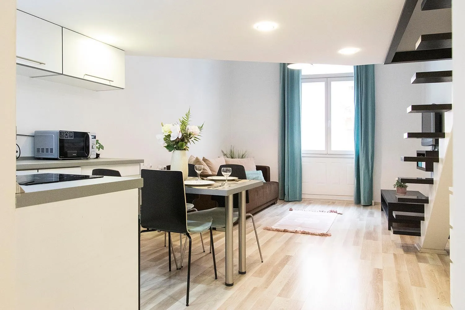 Dining area in Real Apartments Semmelweis II
