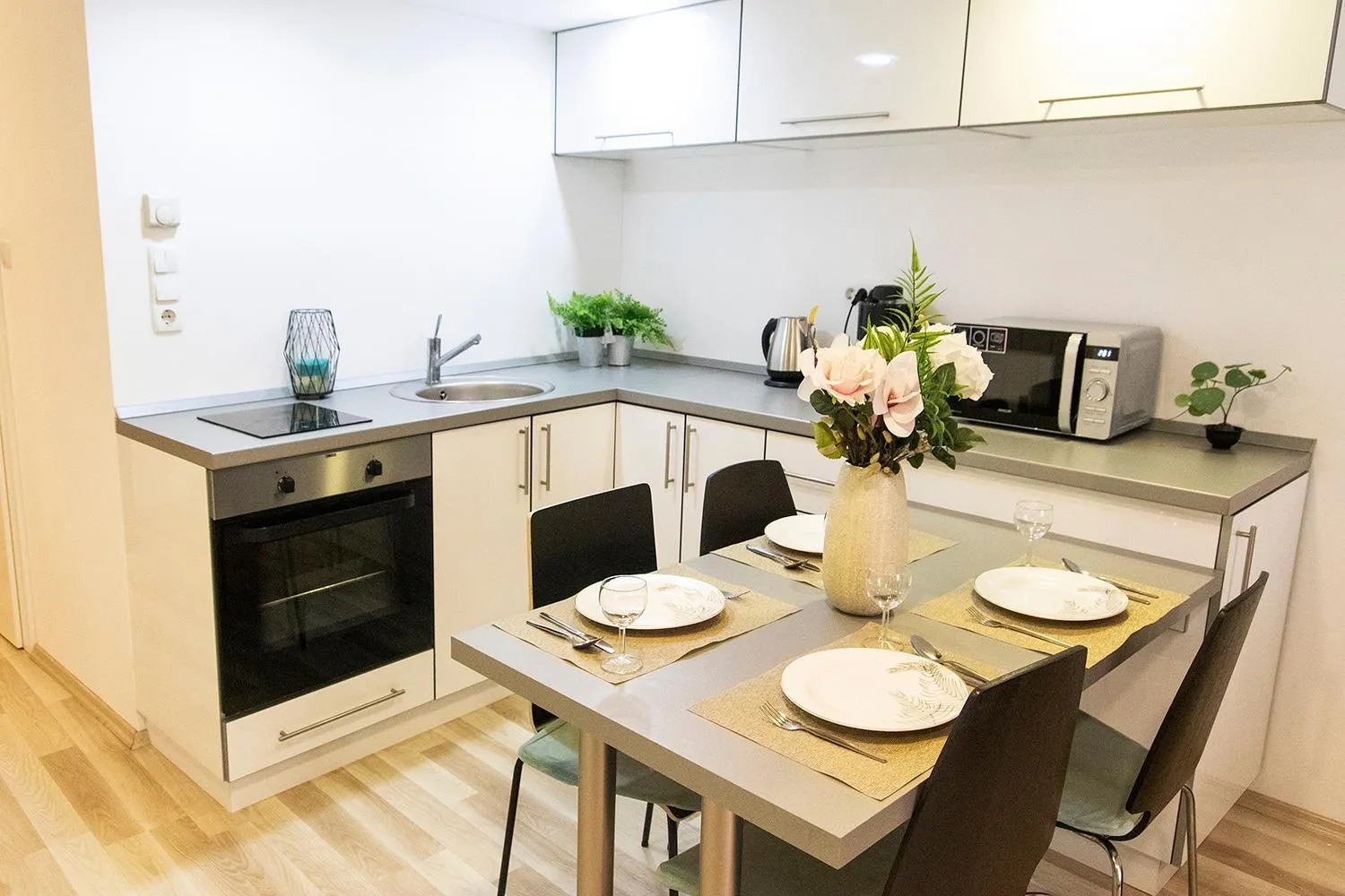 Dining area in Real Apartments Semmelweis II