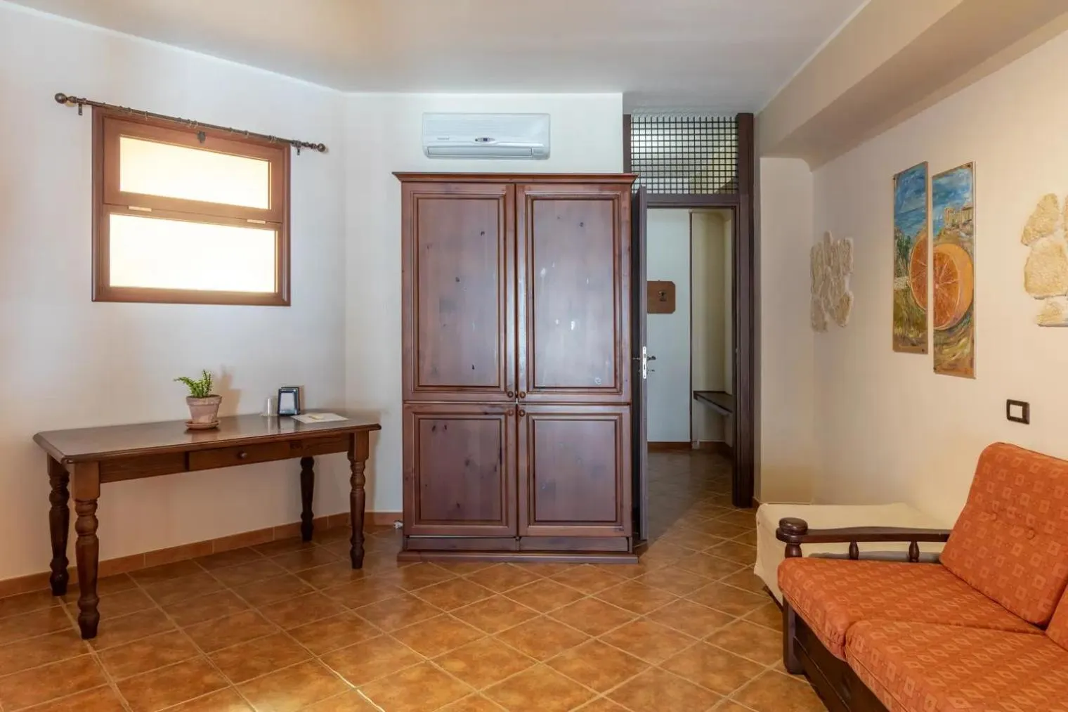 Living room in Sikania Suite