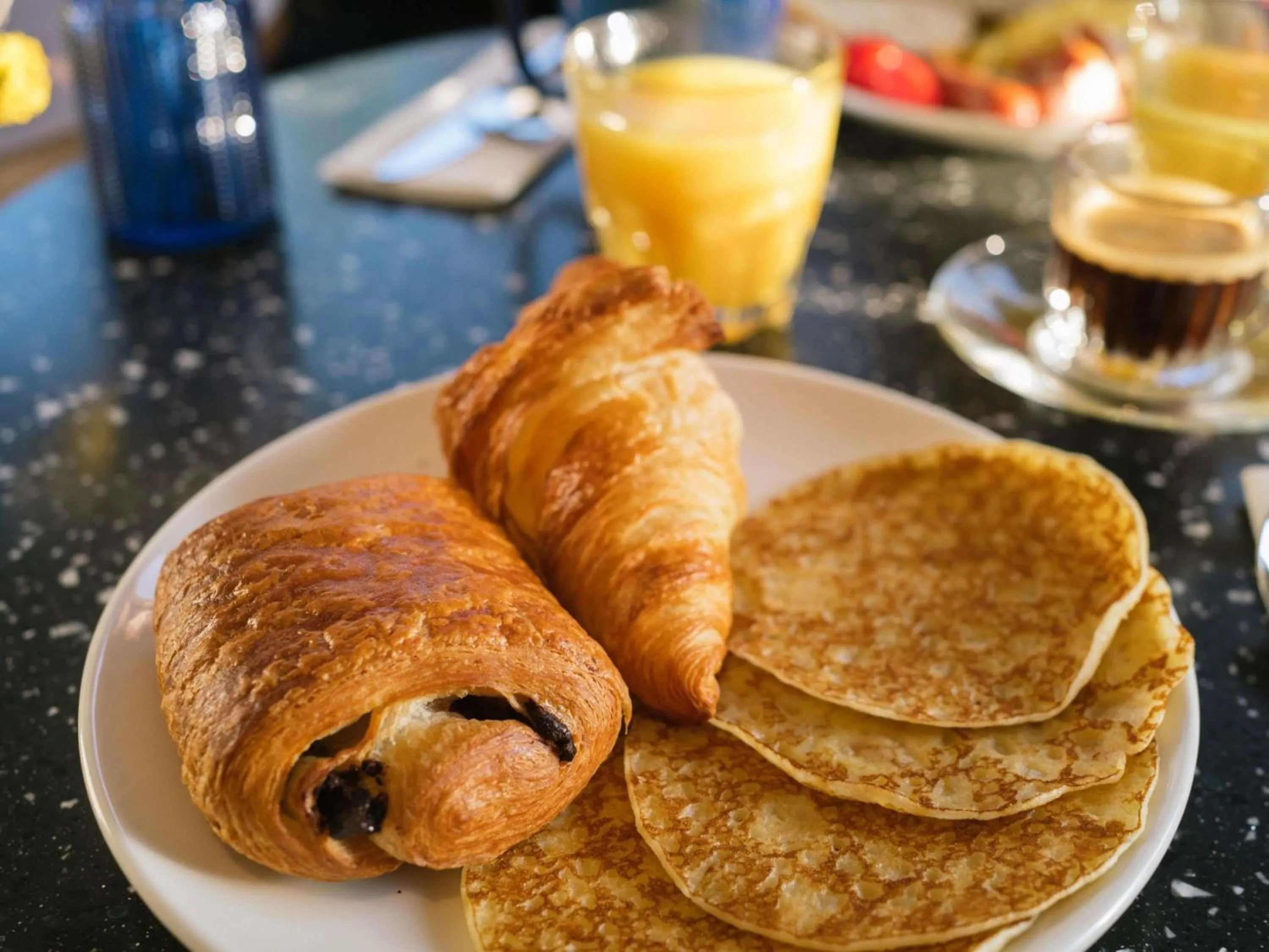 Breakfast in Mercure Brest Centre Port