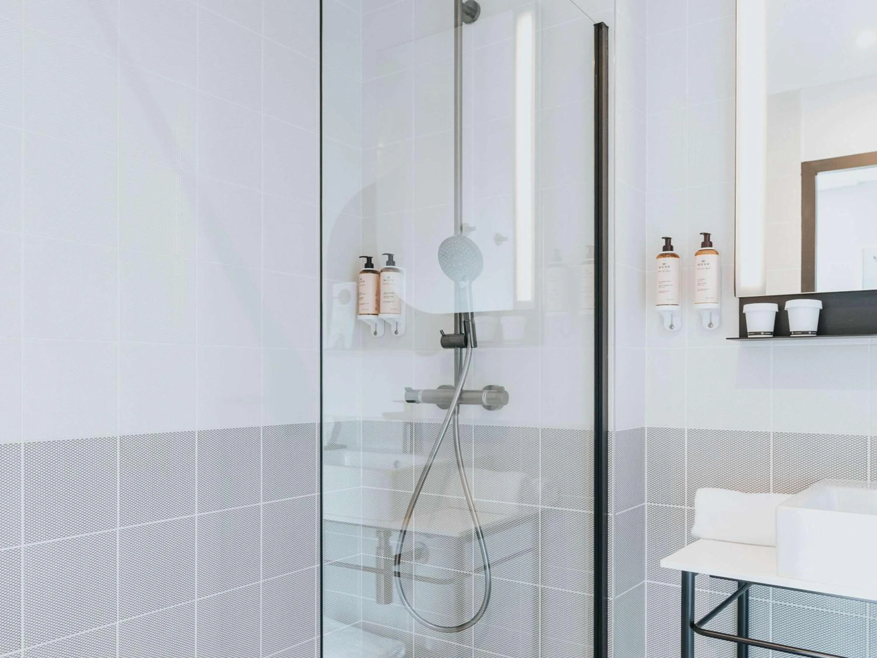 Standard Twin Room in Mercure Brest Centre Port