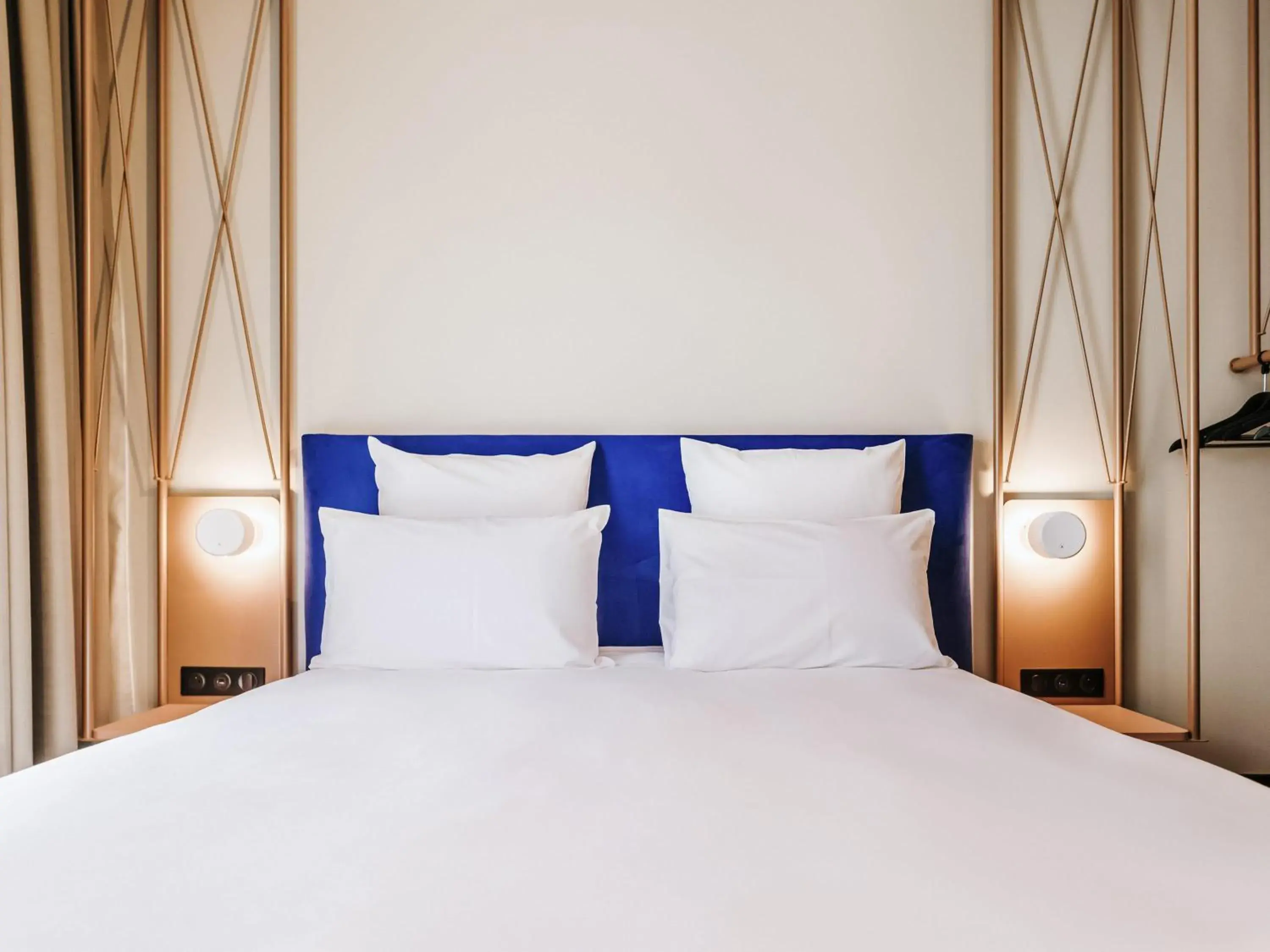 Bedroom, Bed in Mercure Brest Centre Port Bedroom, Bed in Mercure Brest Centre Port