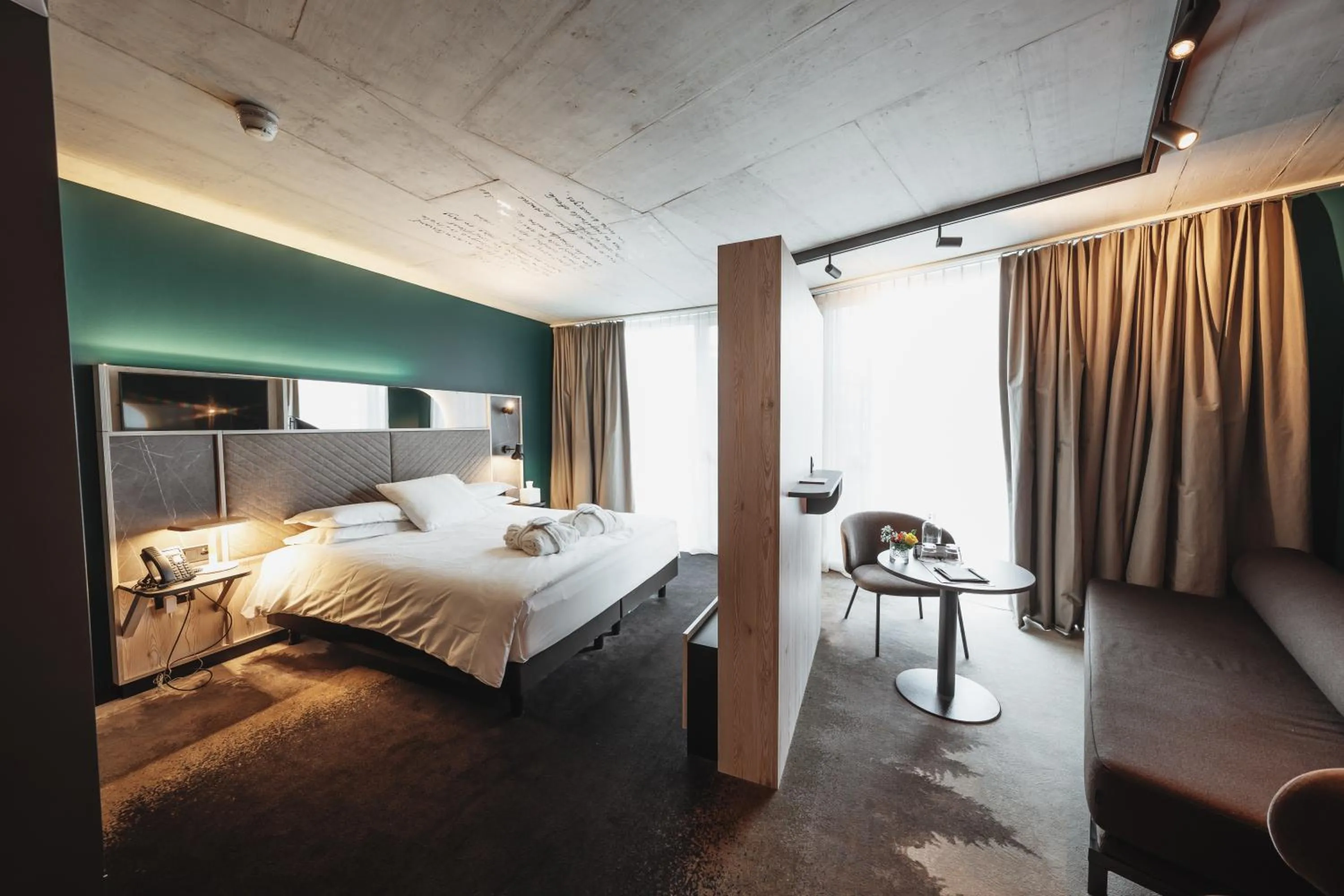 Bedroom, Bed in Mercure Hotel Delémont