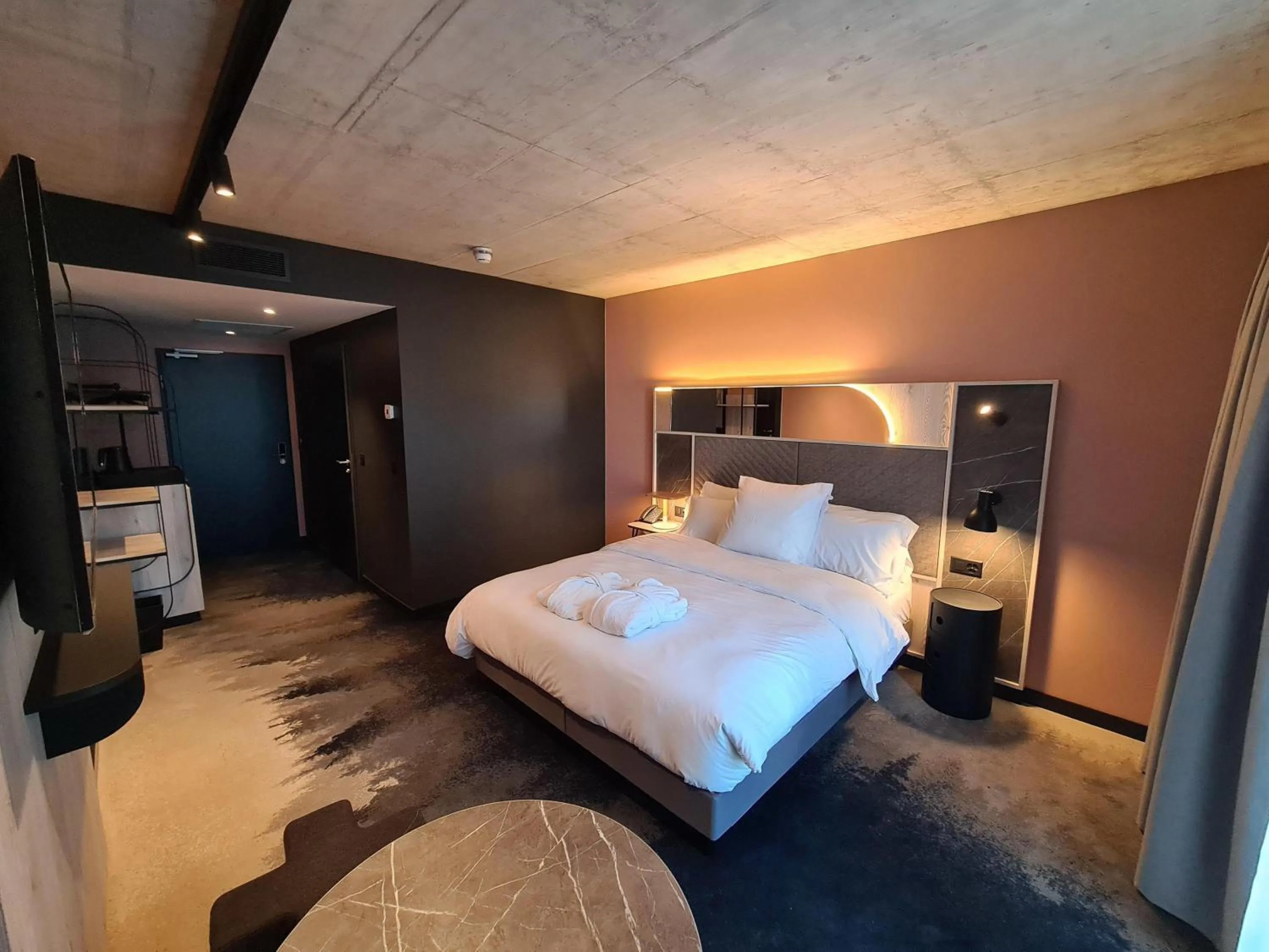 Bedroom, Bed in Mercure Hotel Delémont