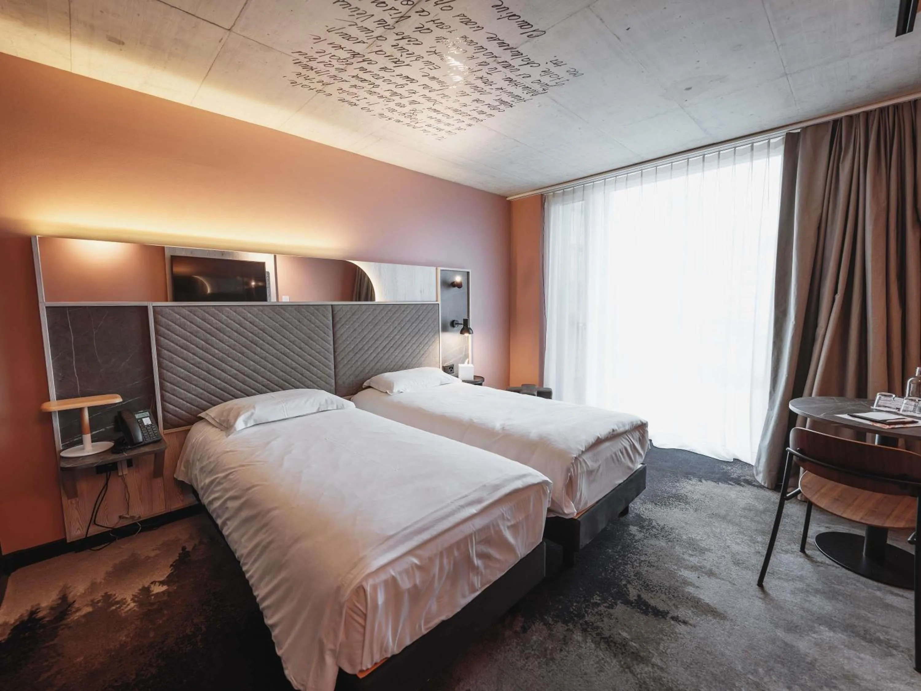 Bedroom, Bed in Mercure Hotel Delémont