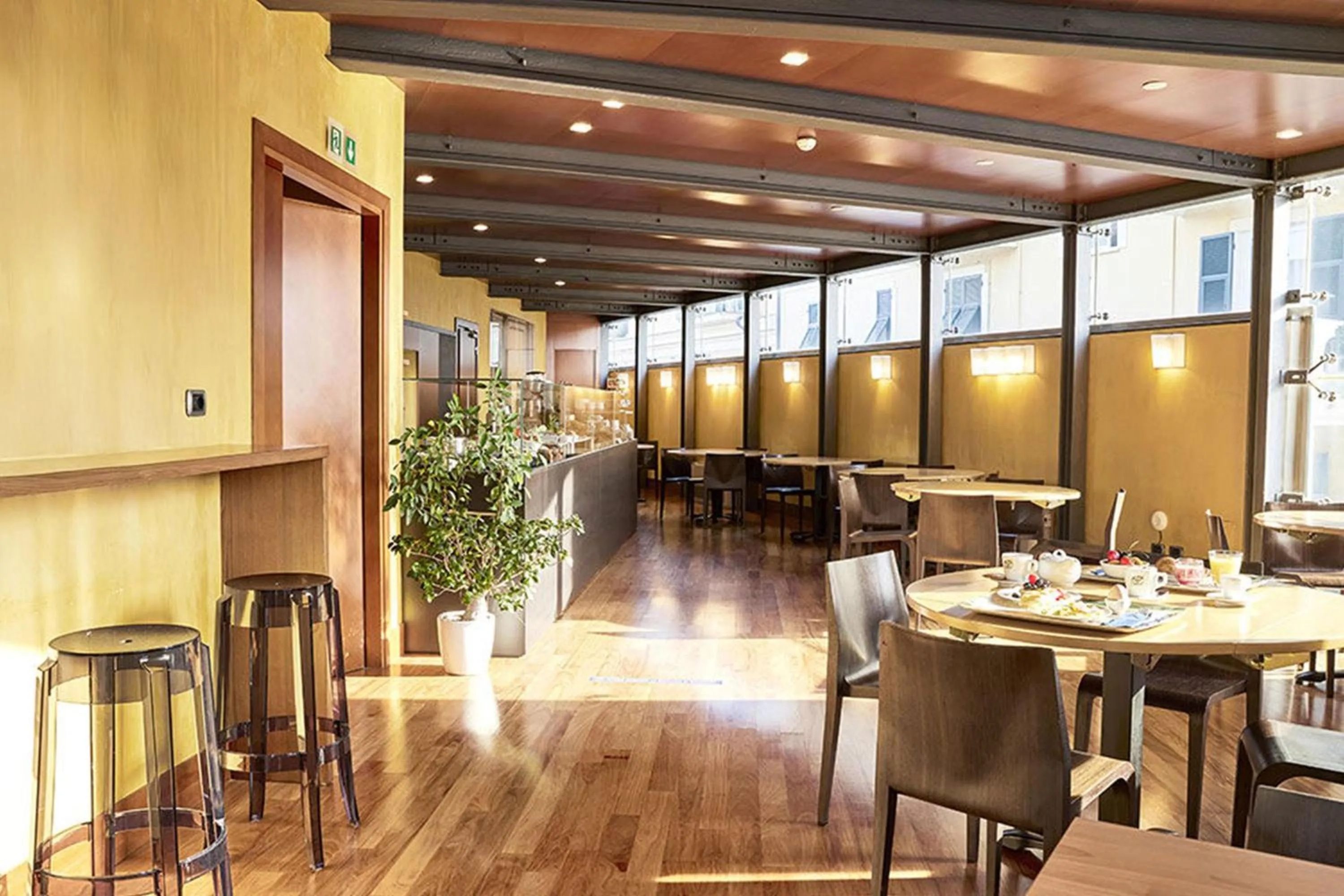 Restaurant/places to eat in B&B HOTEL Imperia Rossini al Teatro