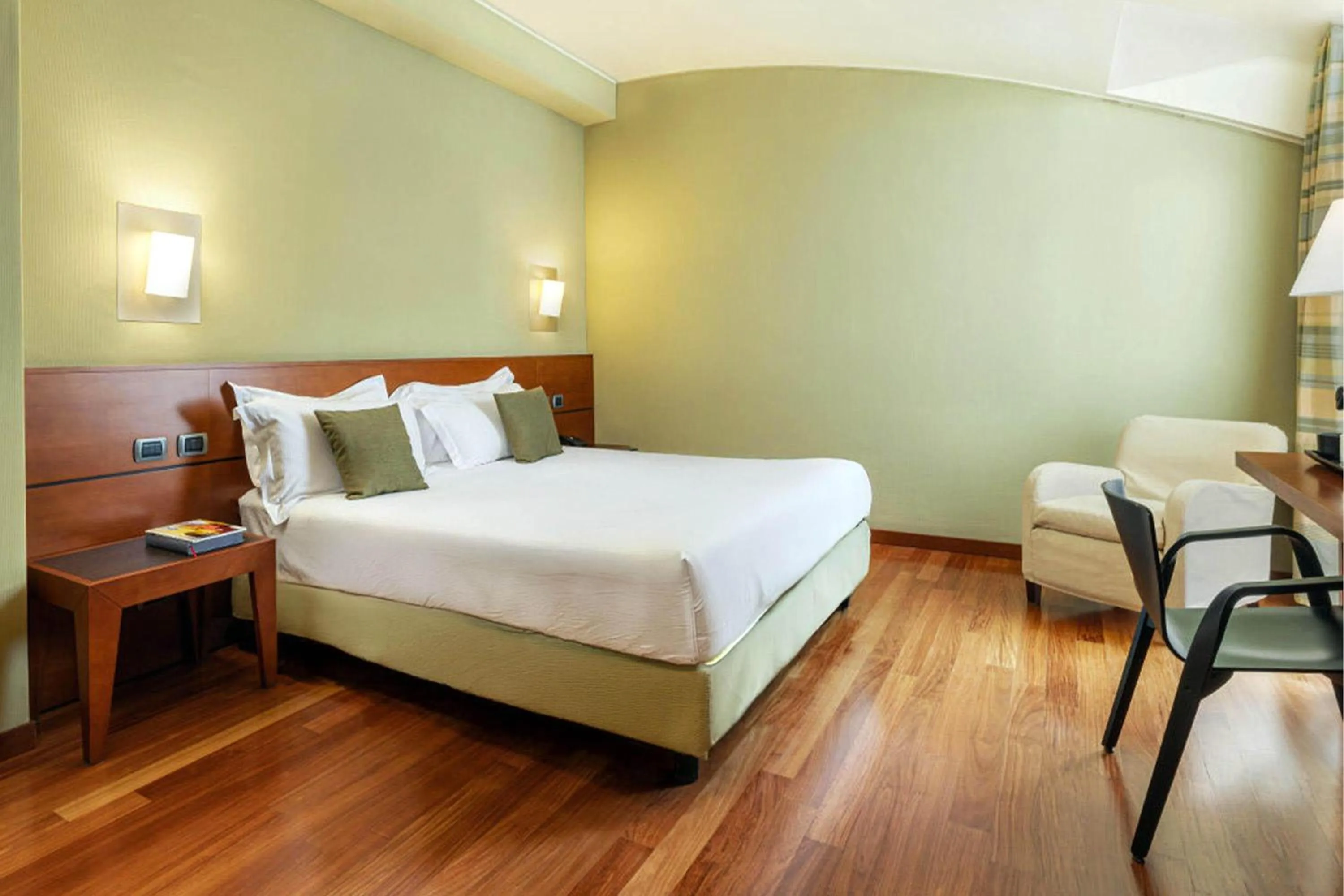 Photo of the whole room, Bed in B&B HOTEL Imperia Rossini al Teatro