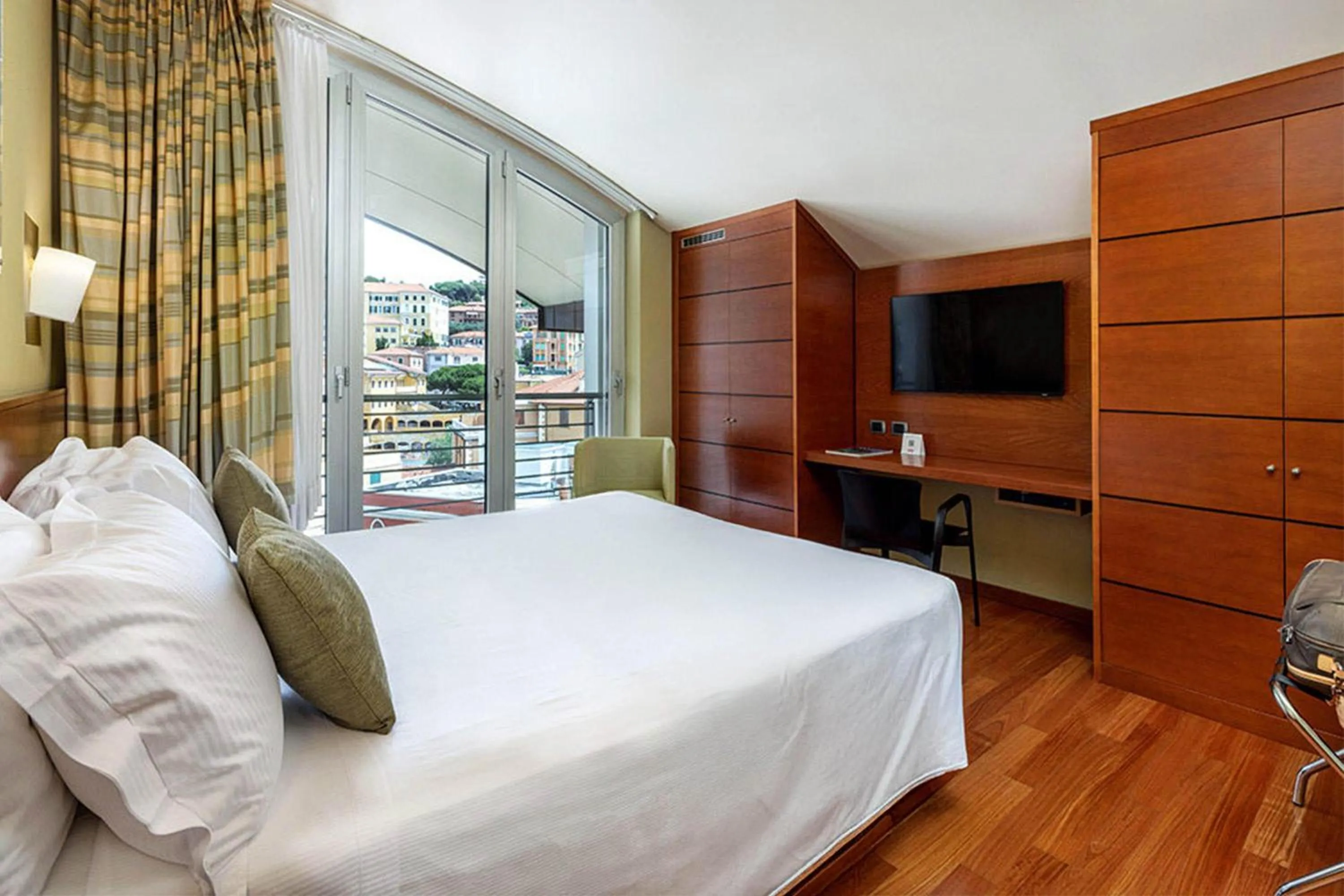 Photo of the whole room, Bed in B&B HOTEL Imperia Rossini al Teatro