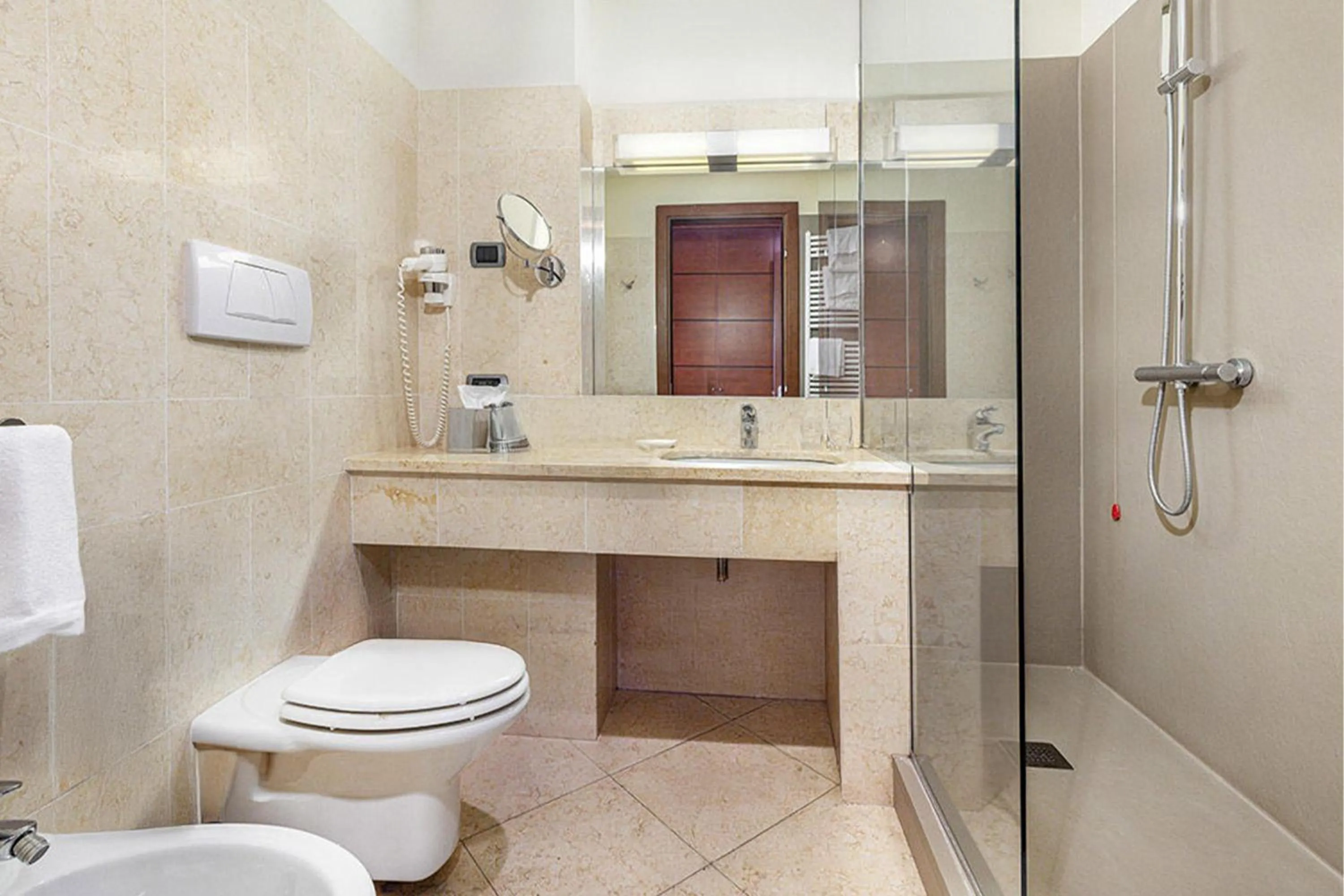 Bathroom in B&B HOTEL Imperia Rossini al Teatro