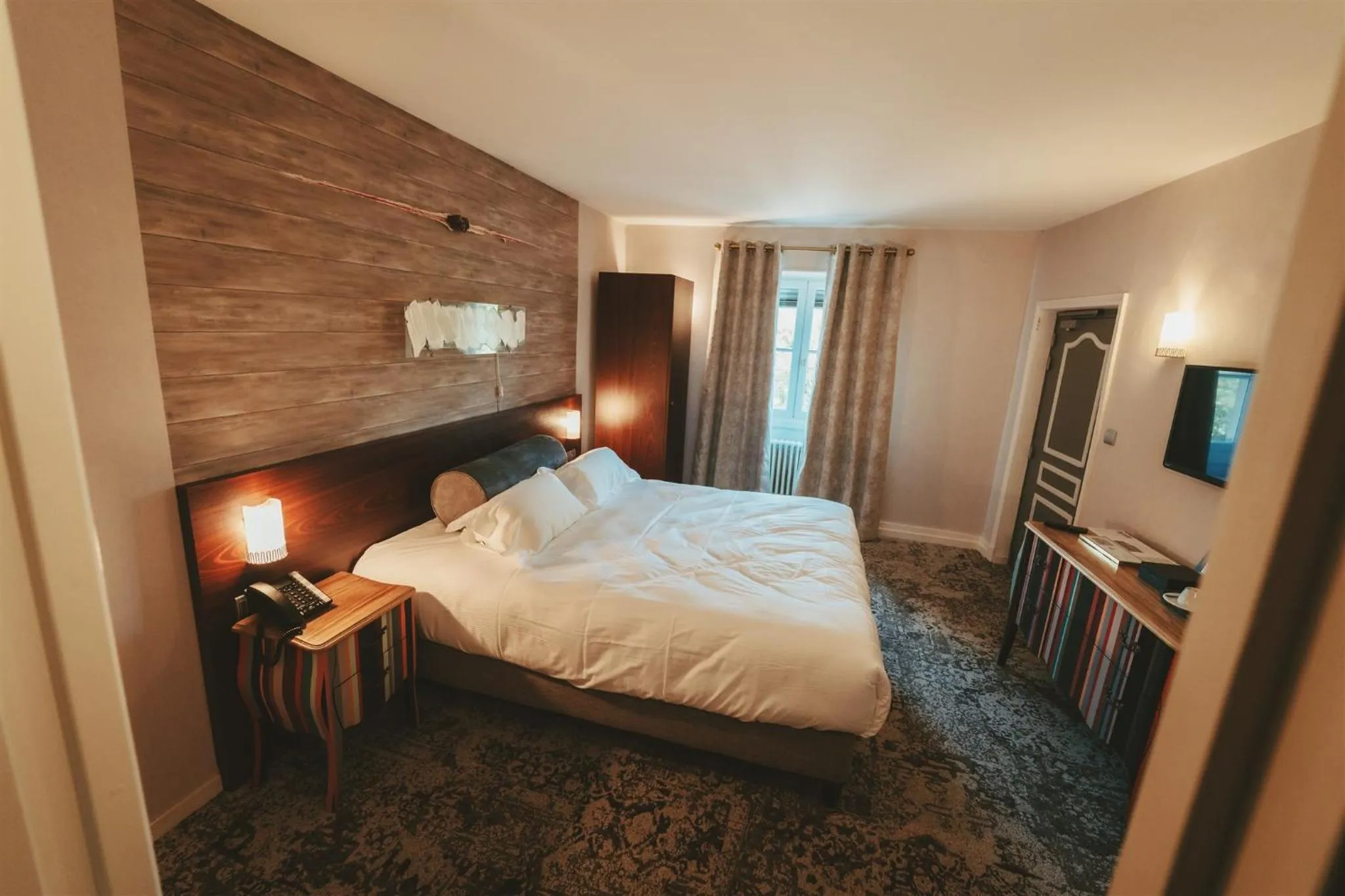 Bed in Logis Hôtels Château de La Barge