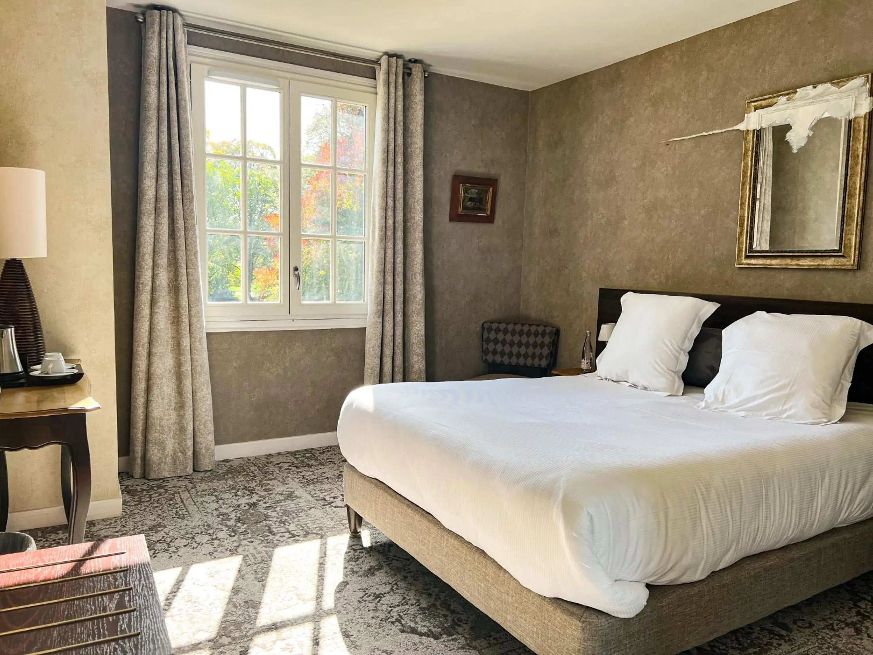 Double Room in Logis Hôtels Château de La Barge Double Room in Logis Hôtels Château de La Barge