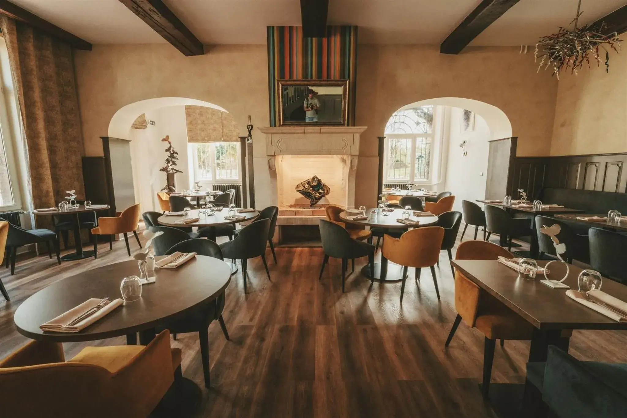 Restaurant/places to eat in Logis Hôtels Château de La Barge Restaurant/places to eat in Logis Hôtels Château de La Barge