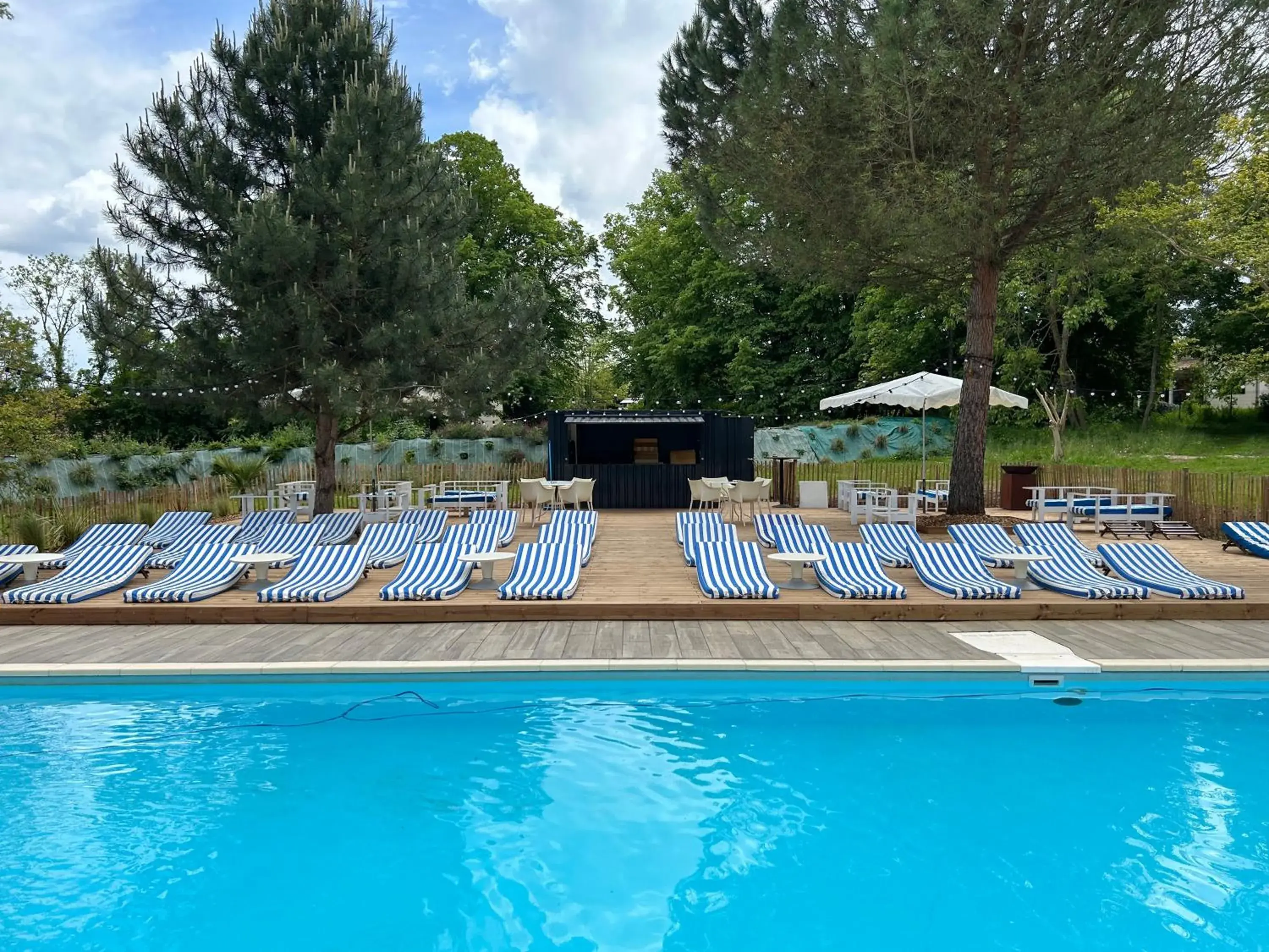 Swimming pool in Logis Hôtels Château de La Barge Swimming pool in Logis Hôtels Château de La Barge