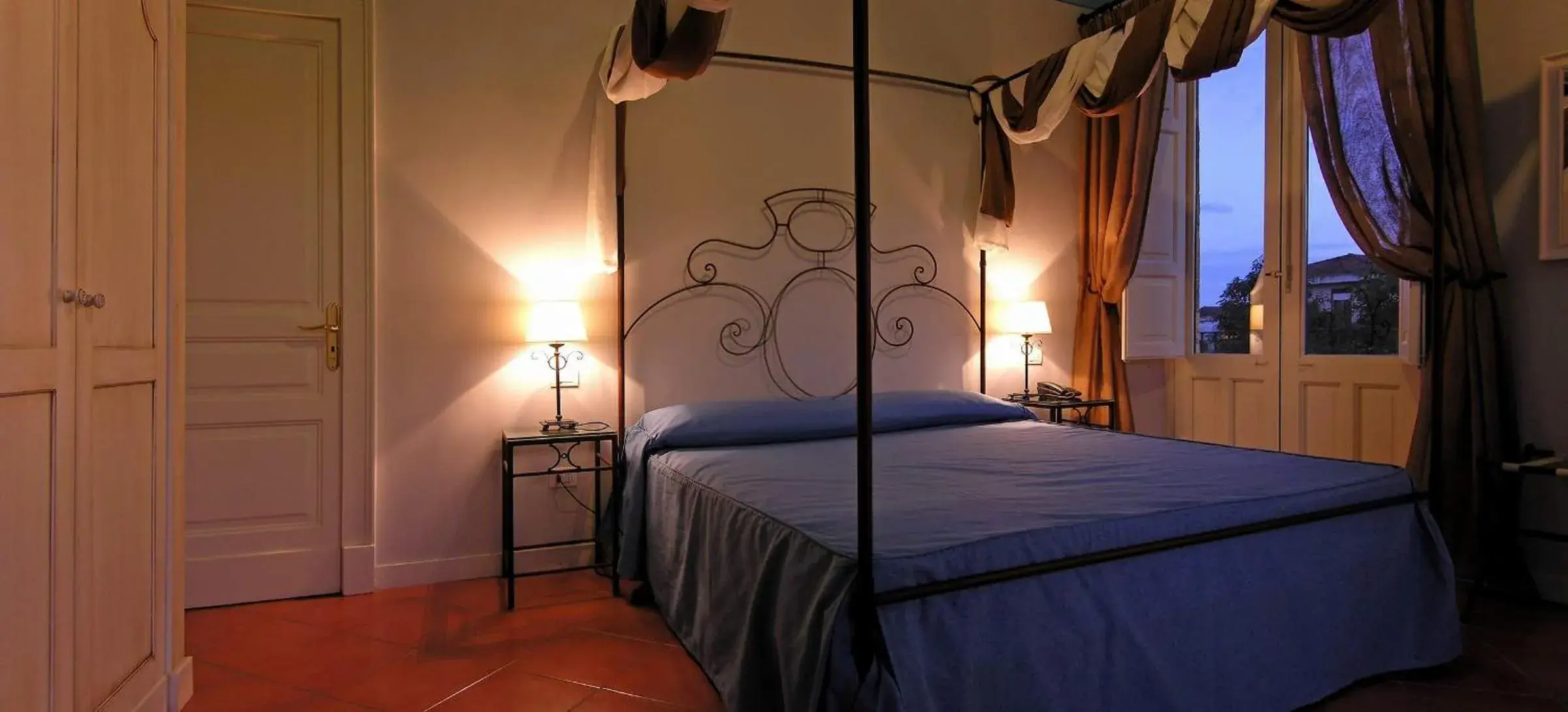 Bed in Etna Hotel Bed in Etna Hotel