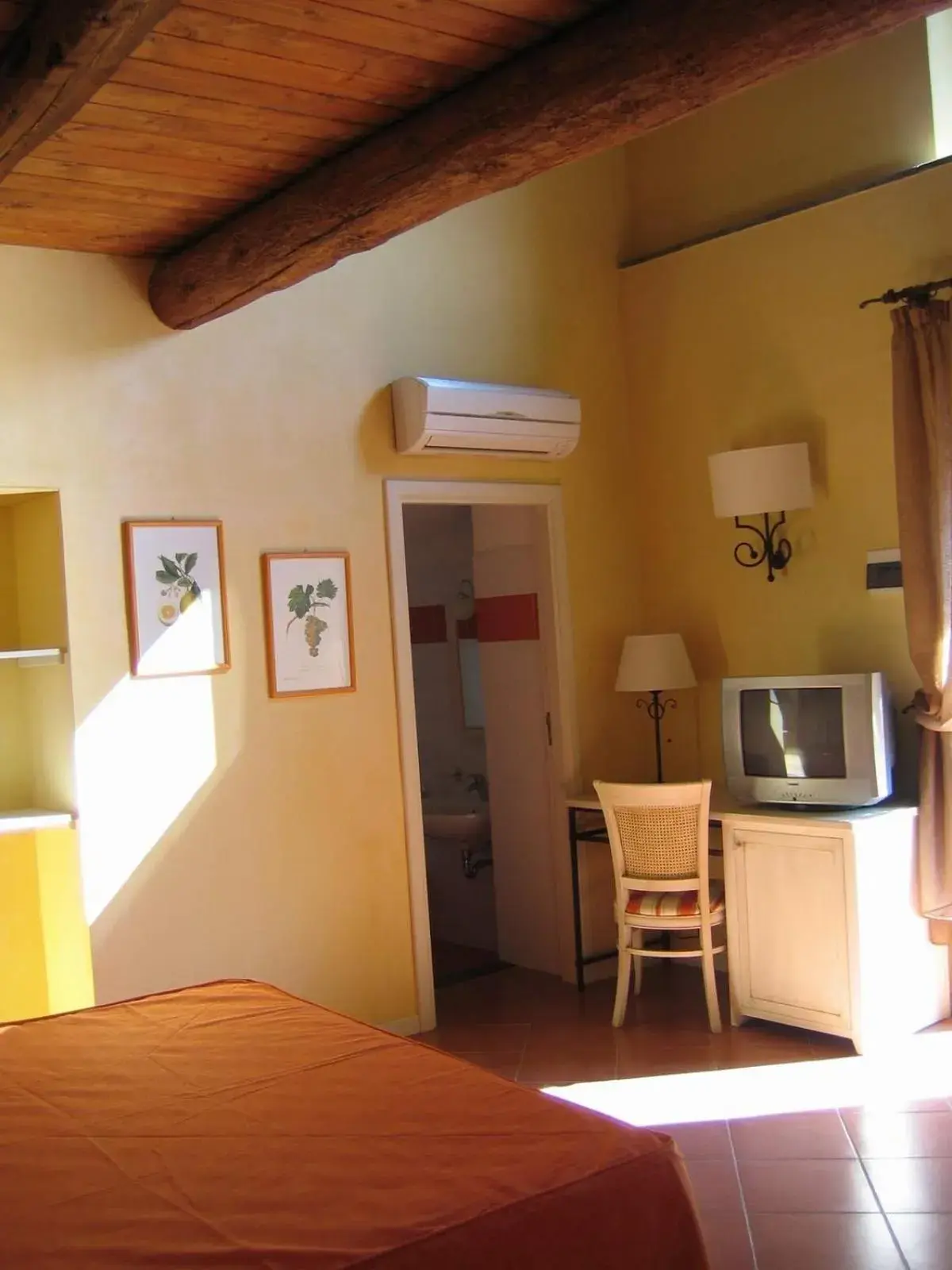 Superior Quadruple Room in Etna Hotel Superior Quadruple Room in Etna Hotel