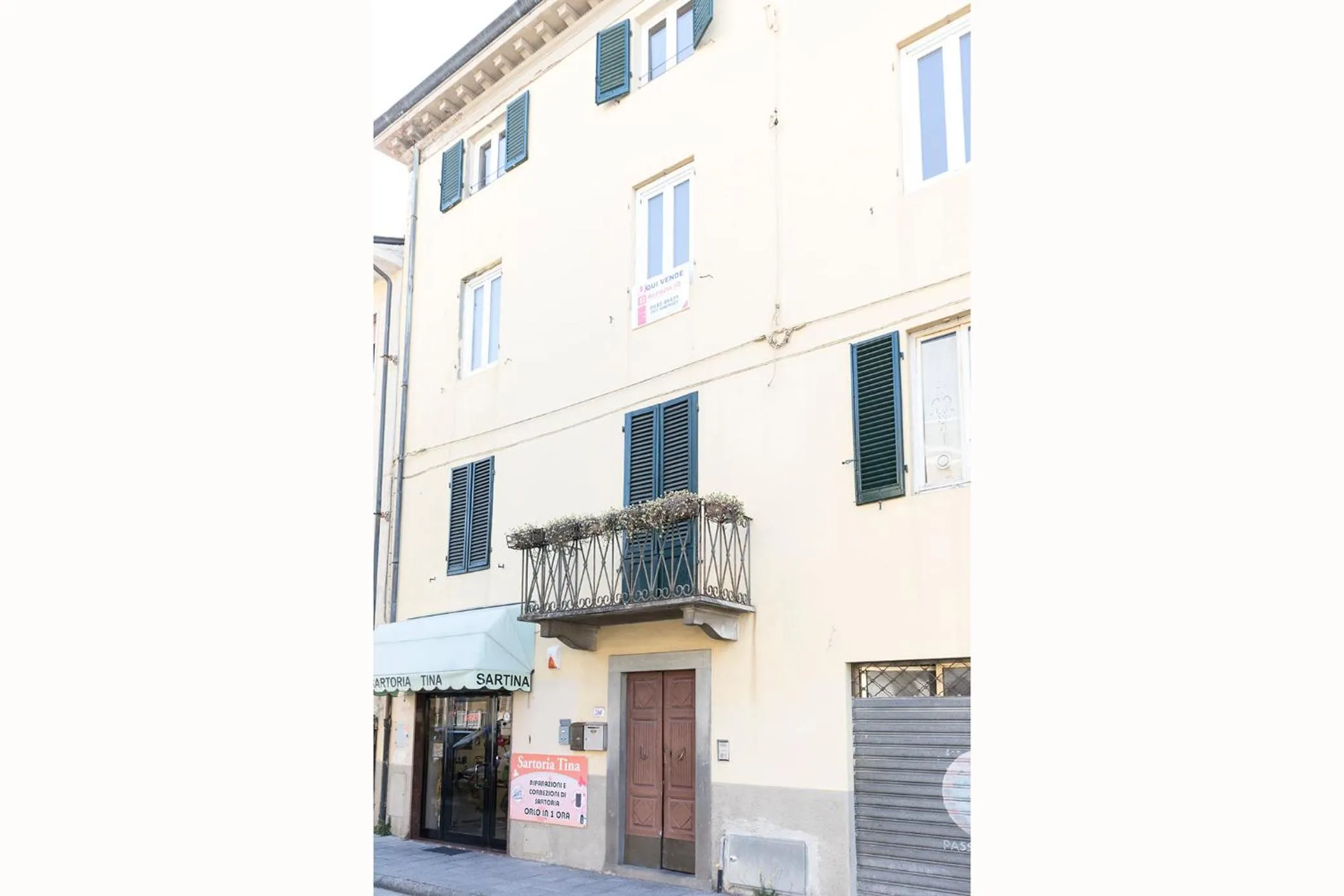 Property building in Al Tuscany Flat