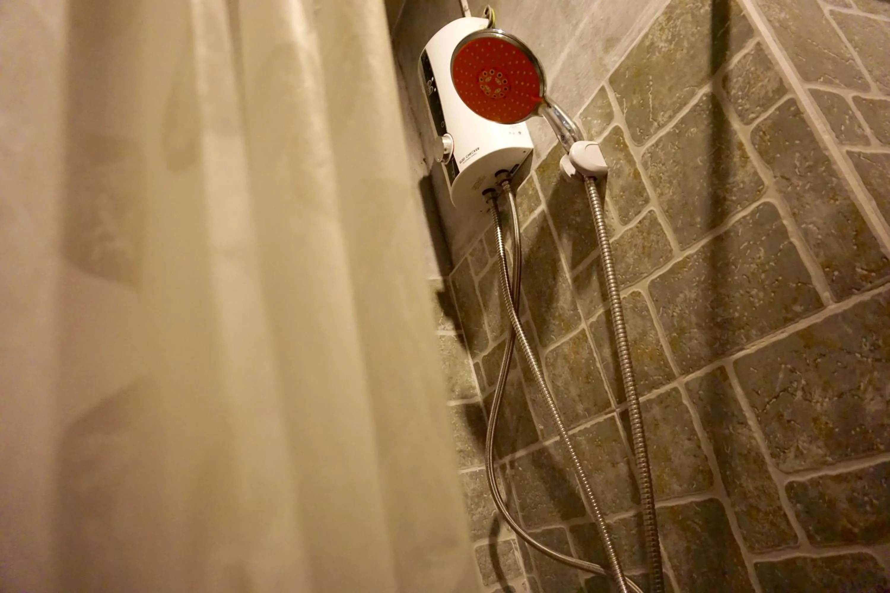 Shower in Lom La Lanta