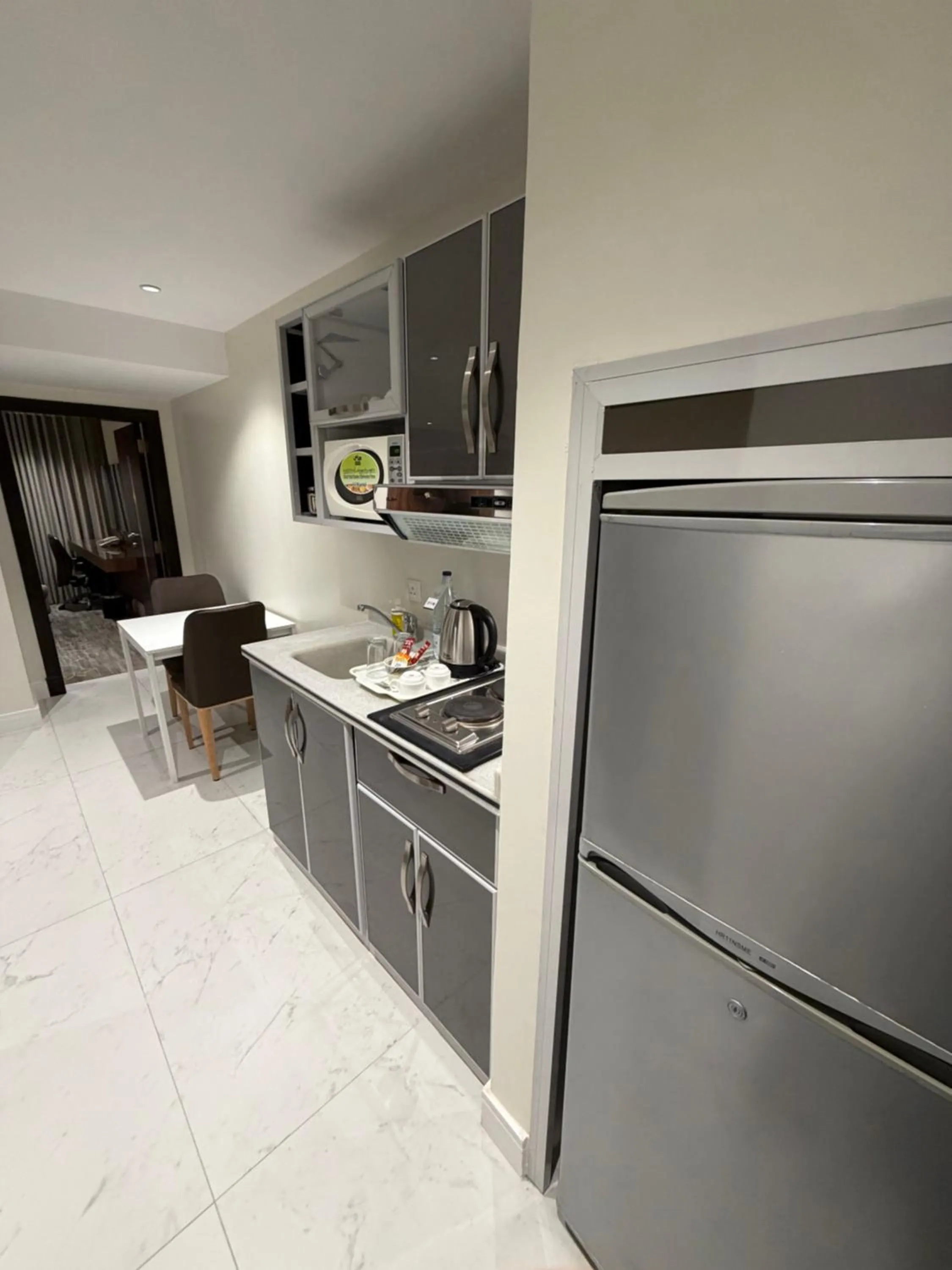 Kitchen or kitchenette in Quiet Dreams - Serviced Apartments King abdul Aziz Street Branch