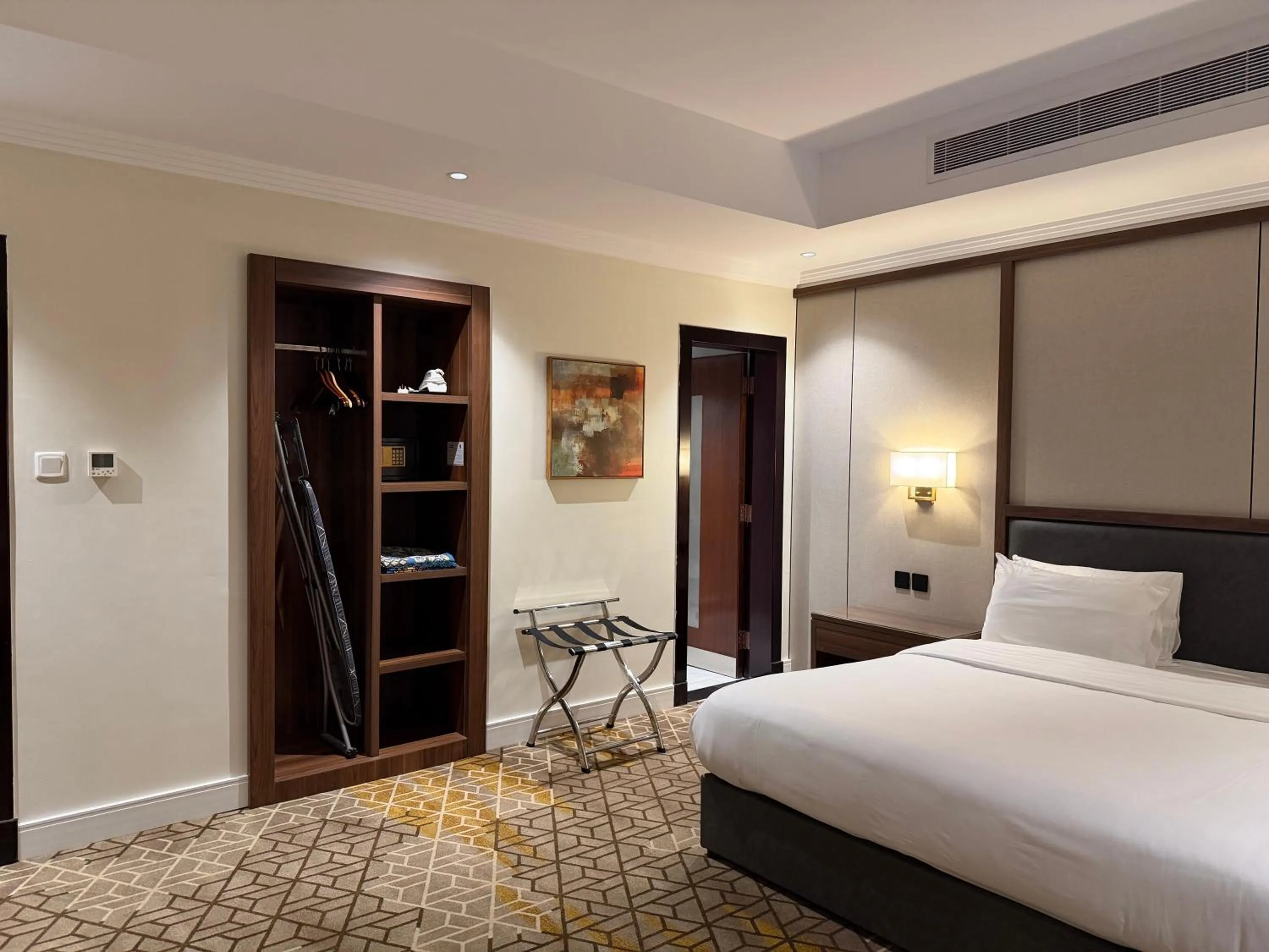 Bedroom, Bed in Quiet Dreams - Serviced Apartments King abdul Aziz Street Branch