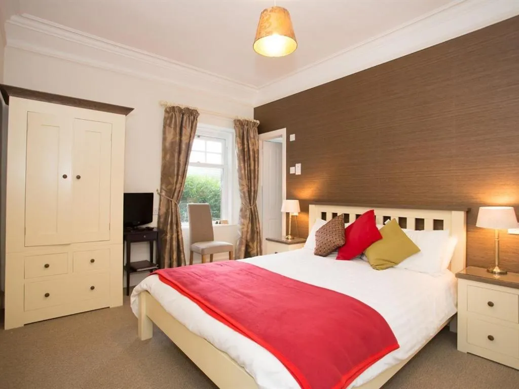 Bathroom, Bed in Villa Tracy