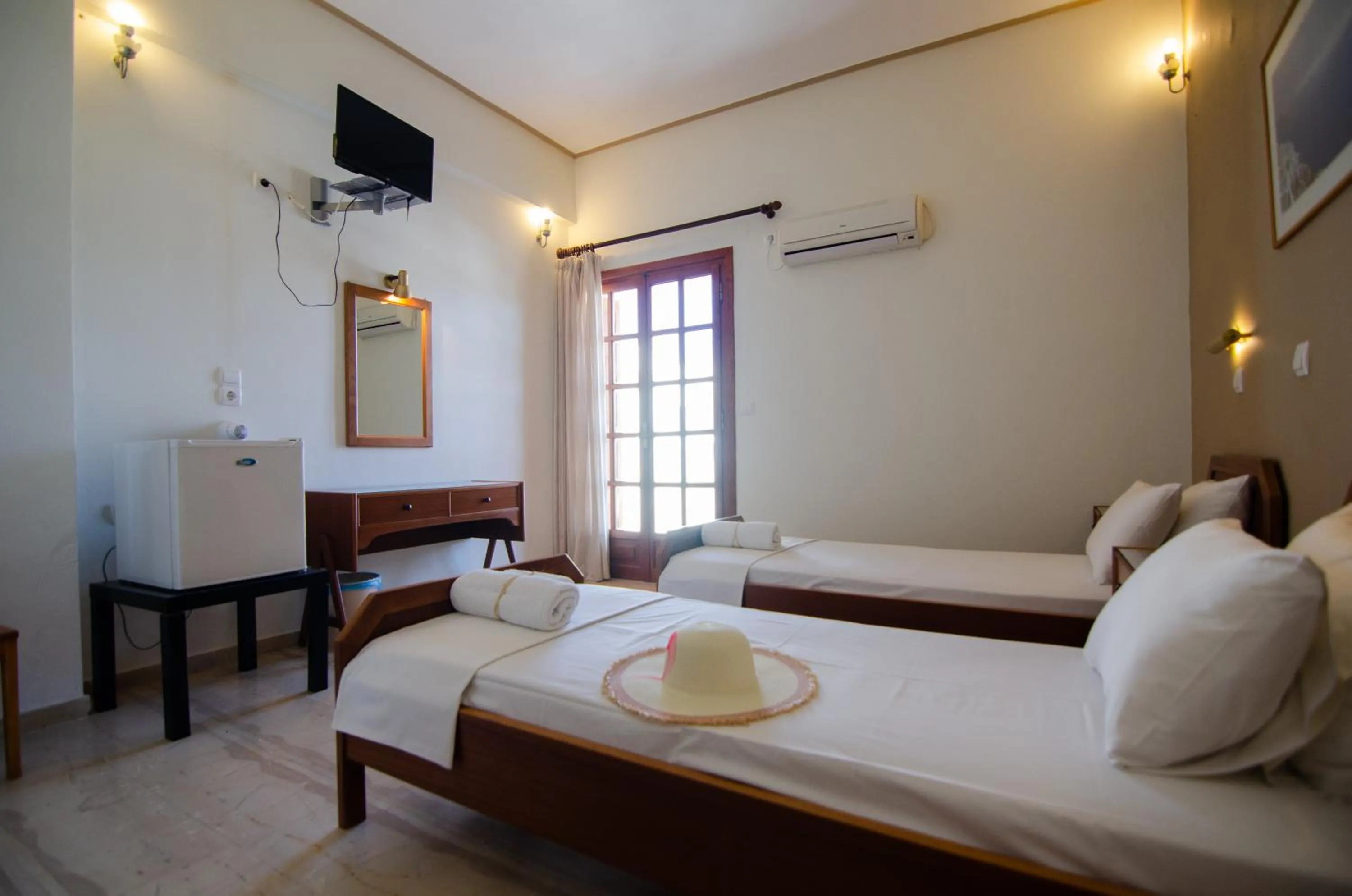 Standard Twin Room in Almira Inn