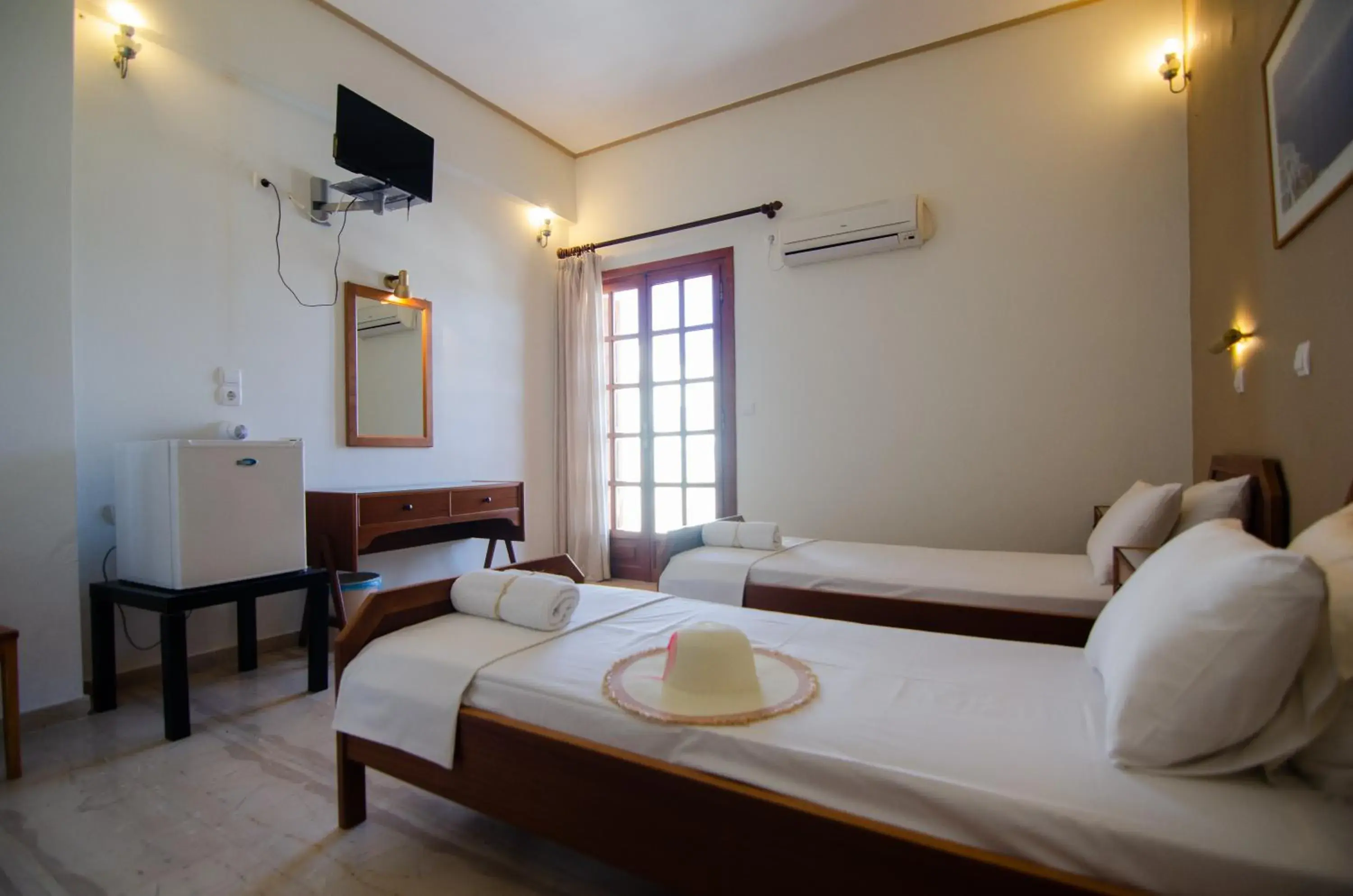Standard Twin Room in Almira Inn Standard Twin Room in Almira Inn