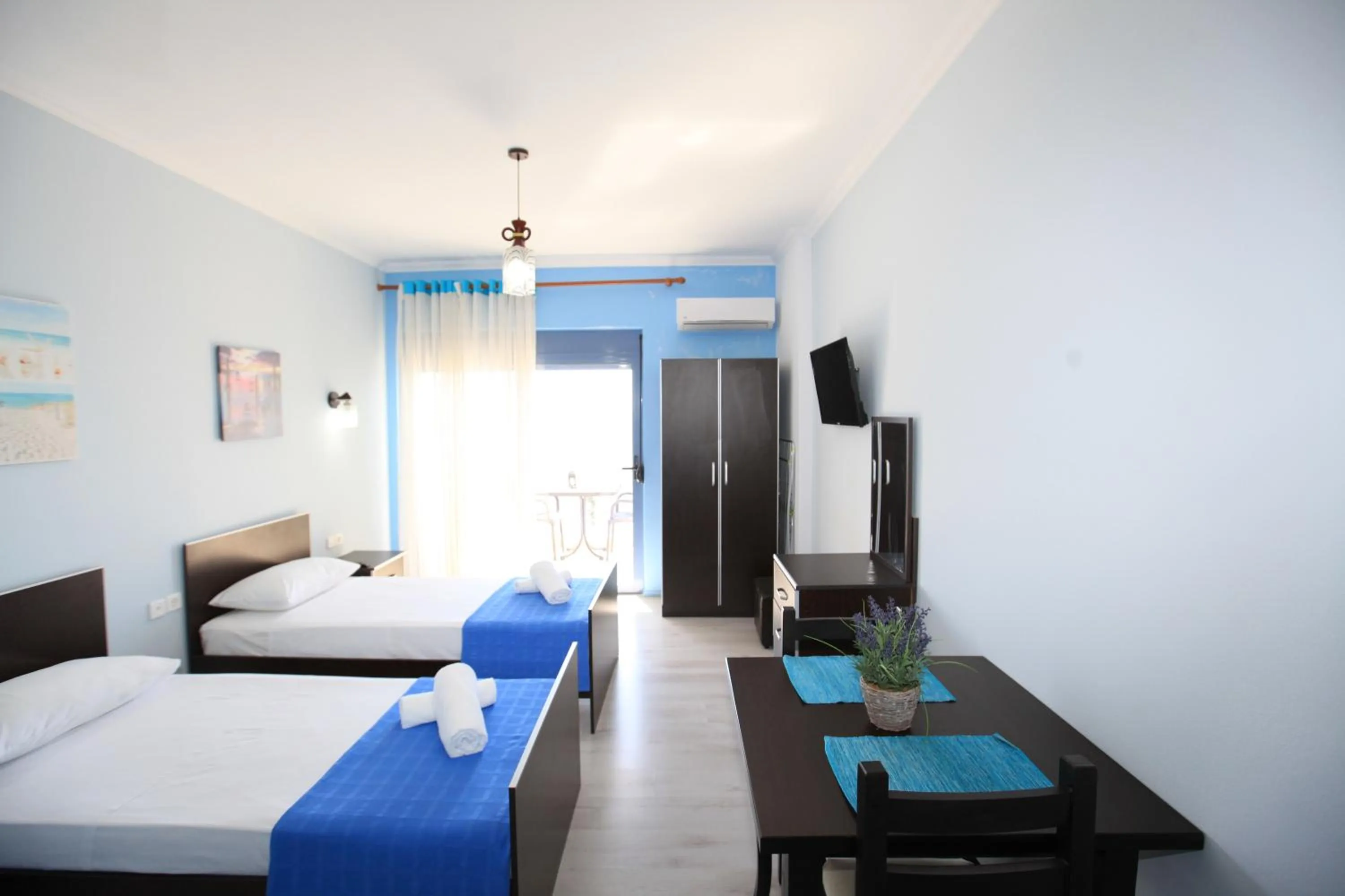 Photo of the whole room, Bed in Keos Hotel