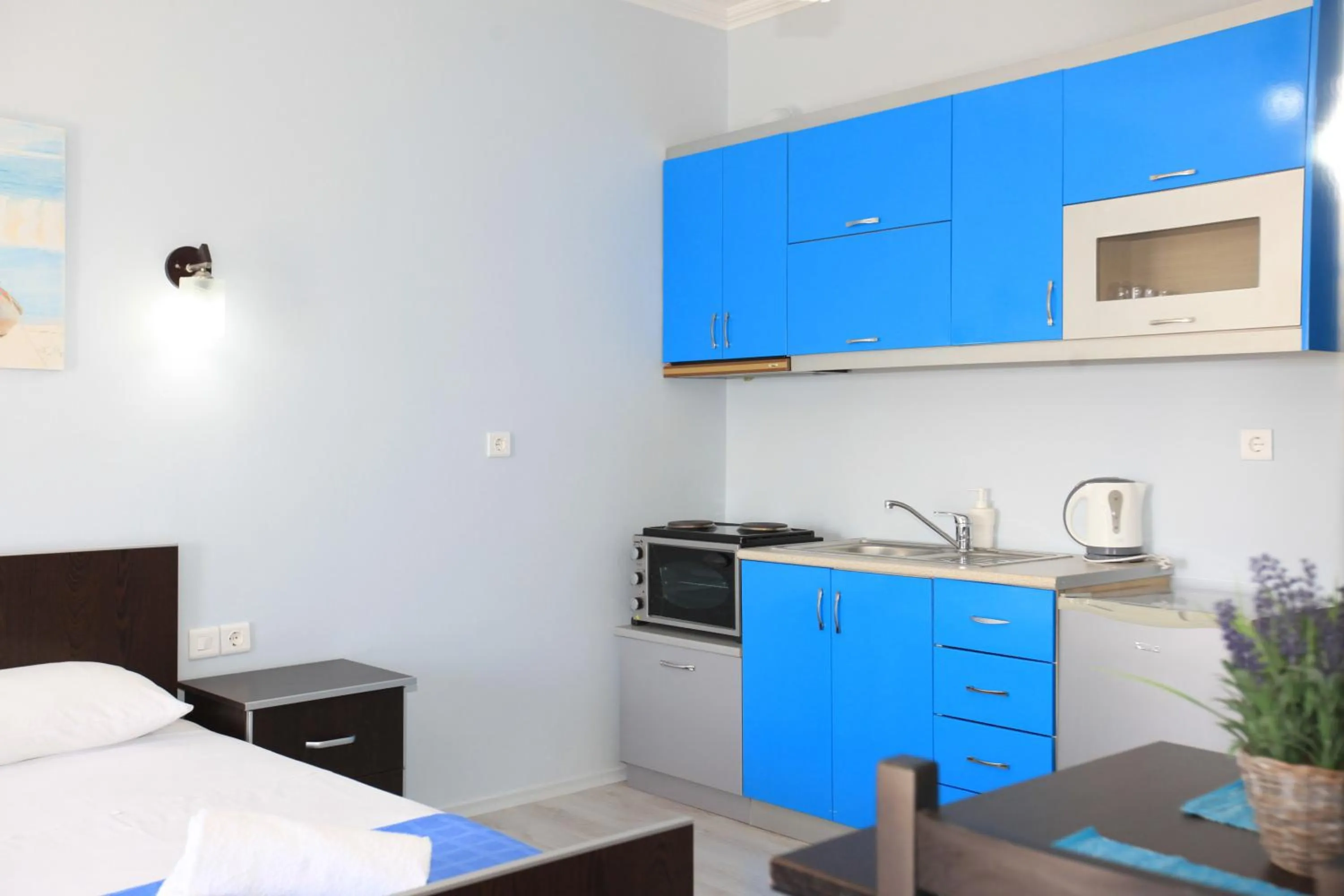 Kitchen or kitchenette, Bed in Keos Hotel