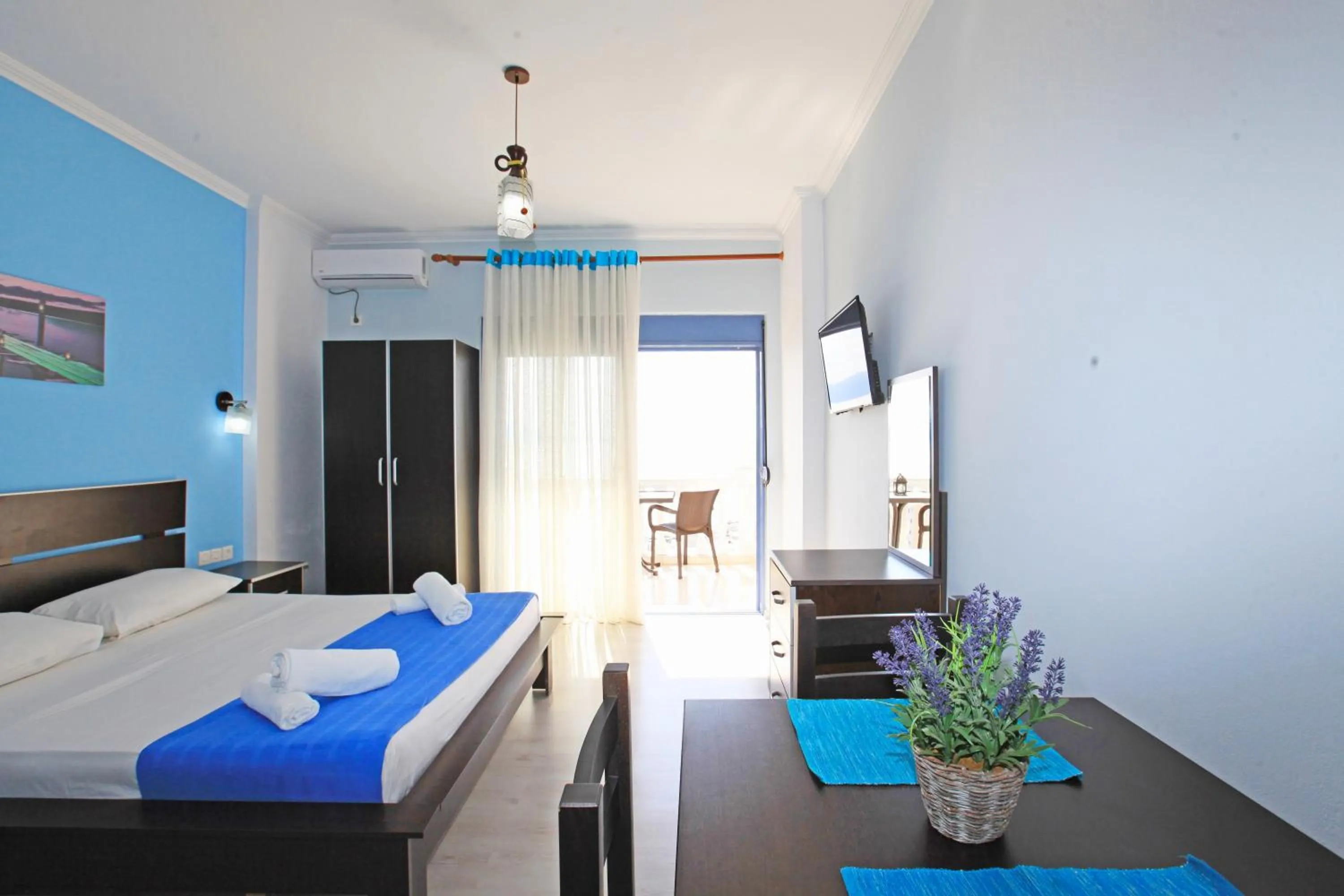 Photo of the whole room, Bed in Keos Hotel