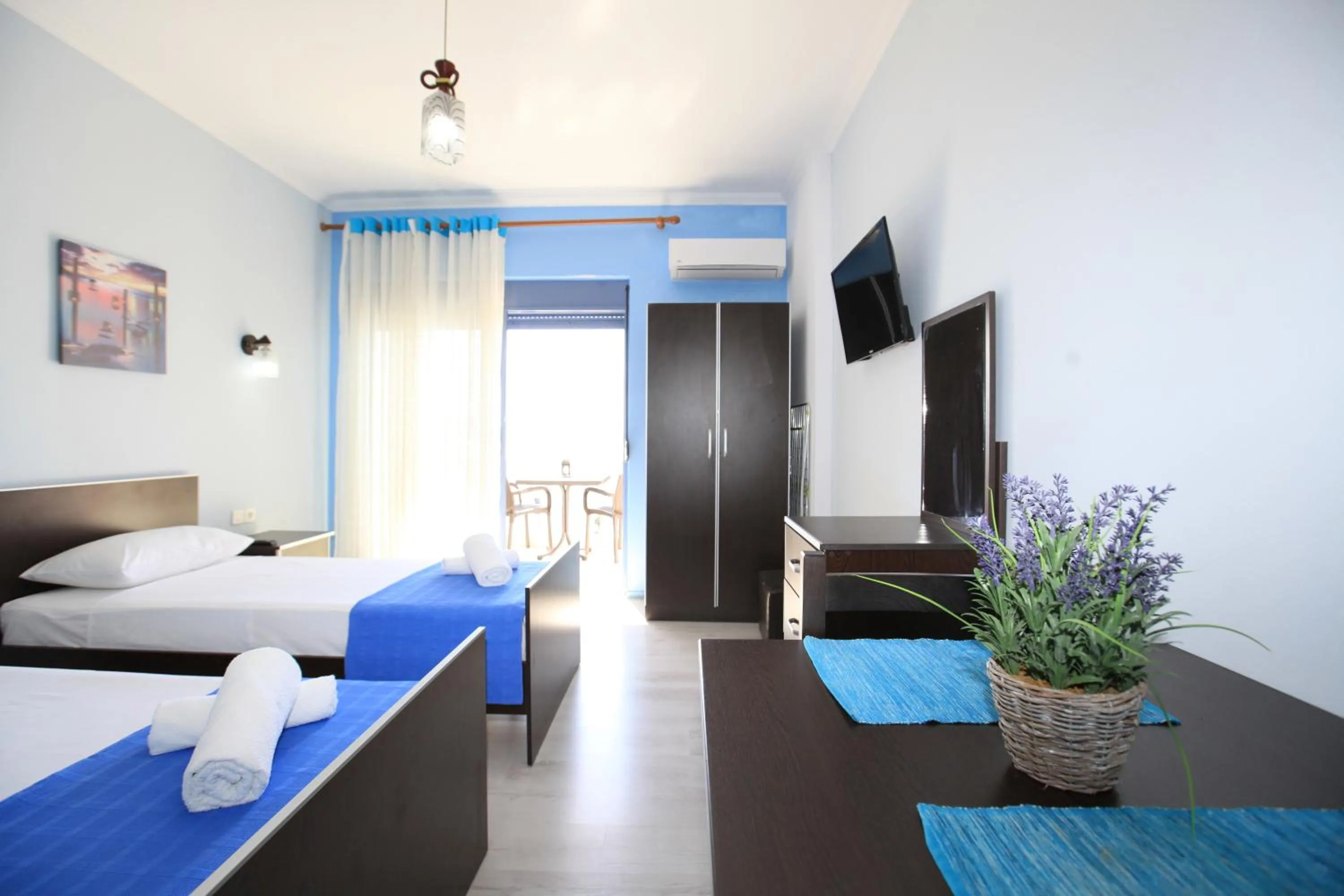 TV and multimedia, Bed in Keos Hotel