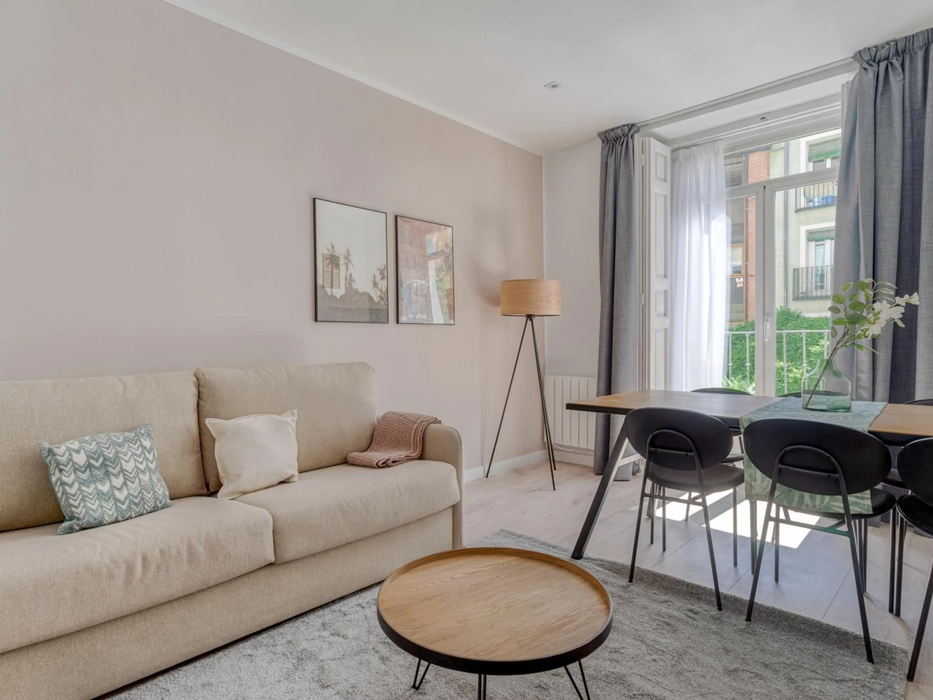 Living room in Limehome Madrid Calle Ave María - estancia temporal