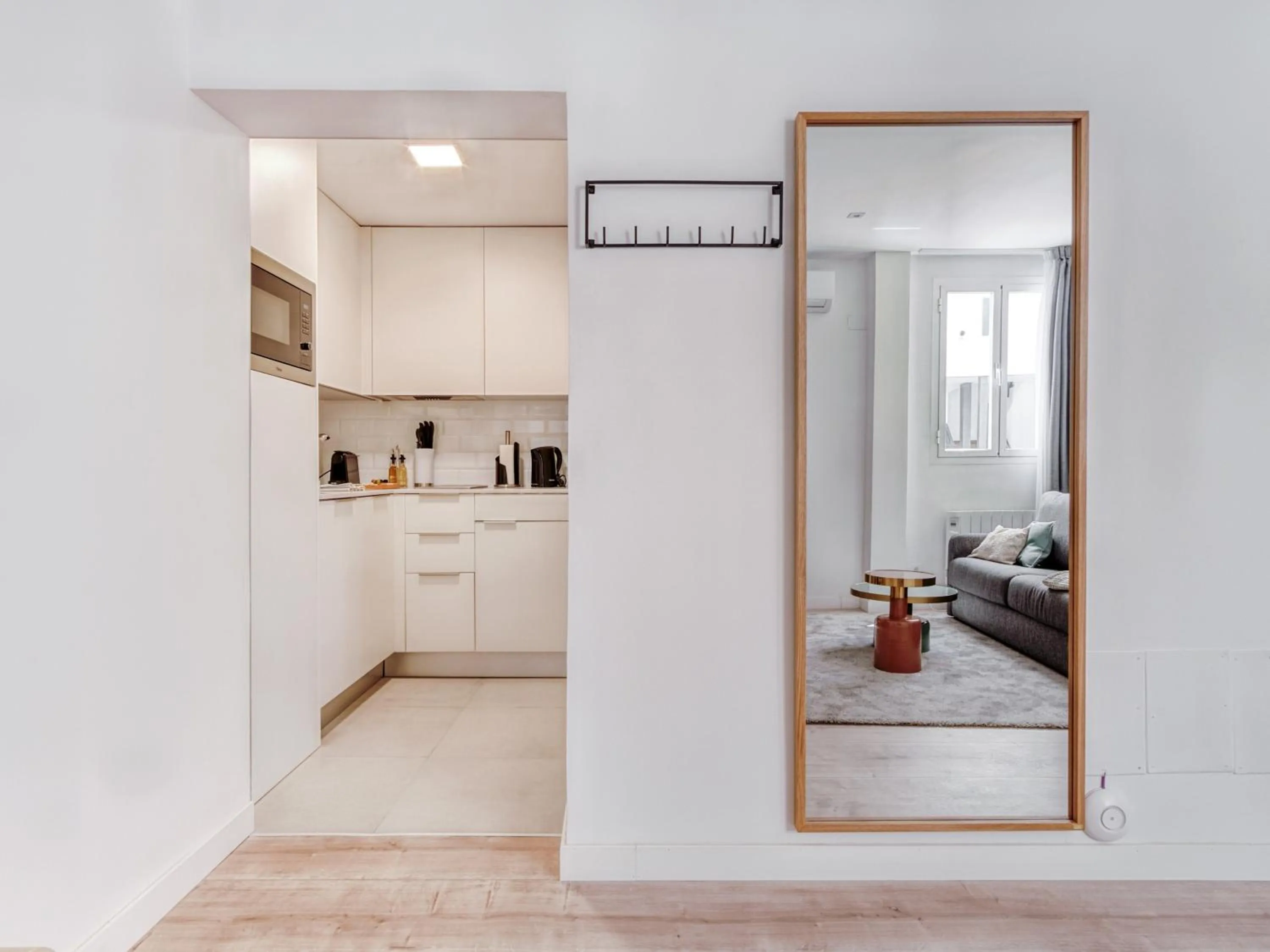 Coffee/tea facilities in Limehome Madrid Calle Ave María - estancia temporal