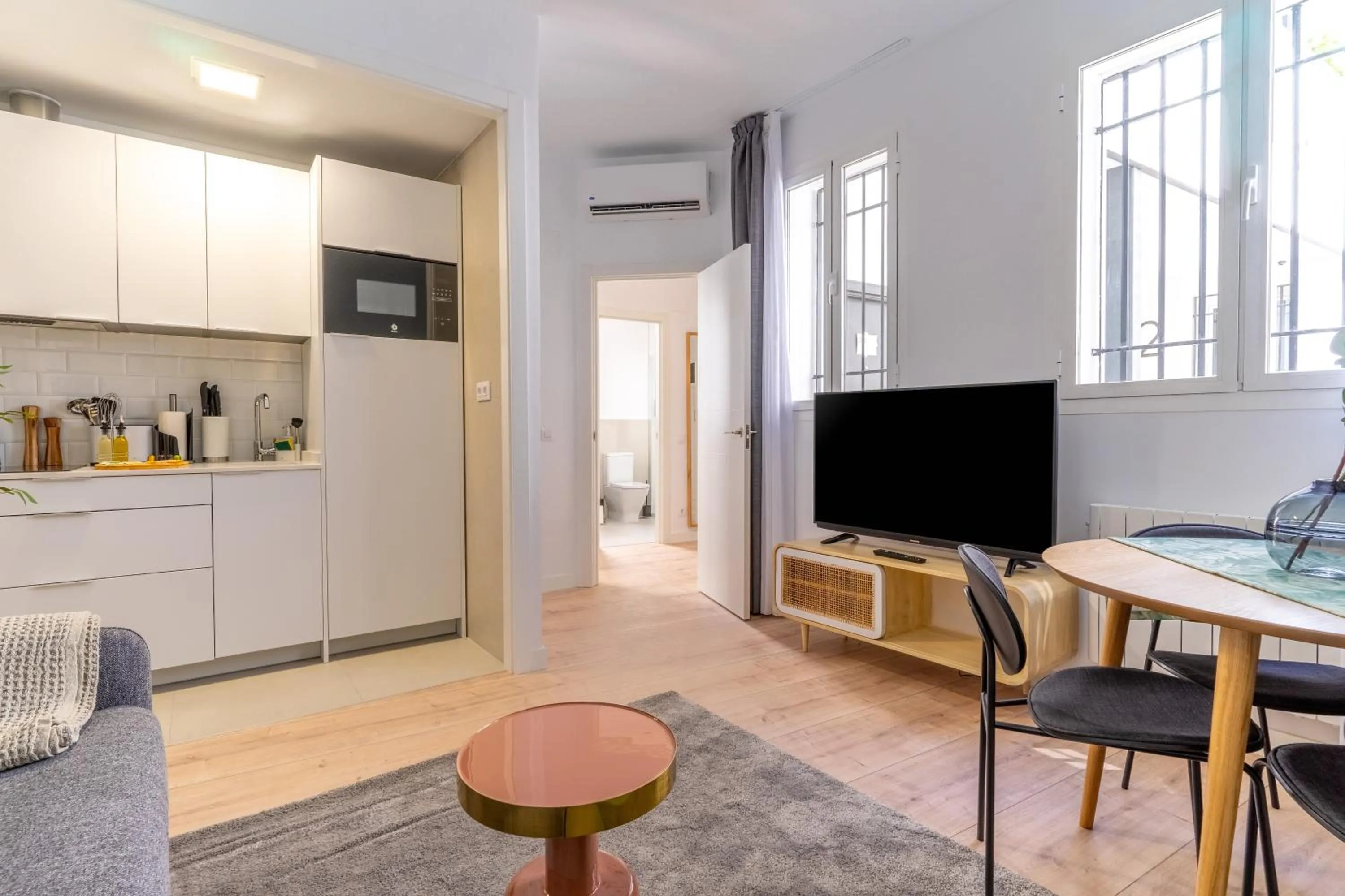 Seating area in Limehome Madrid Calle Ave María - estancia temporal