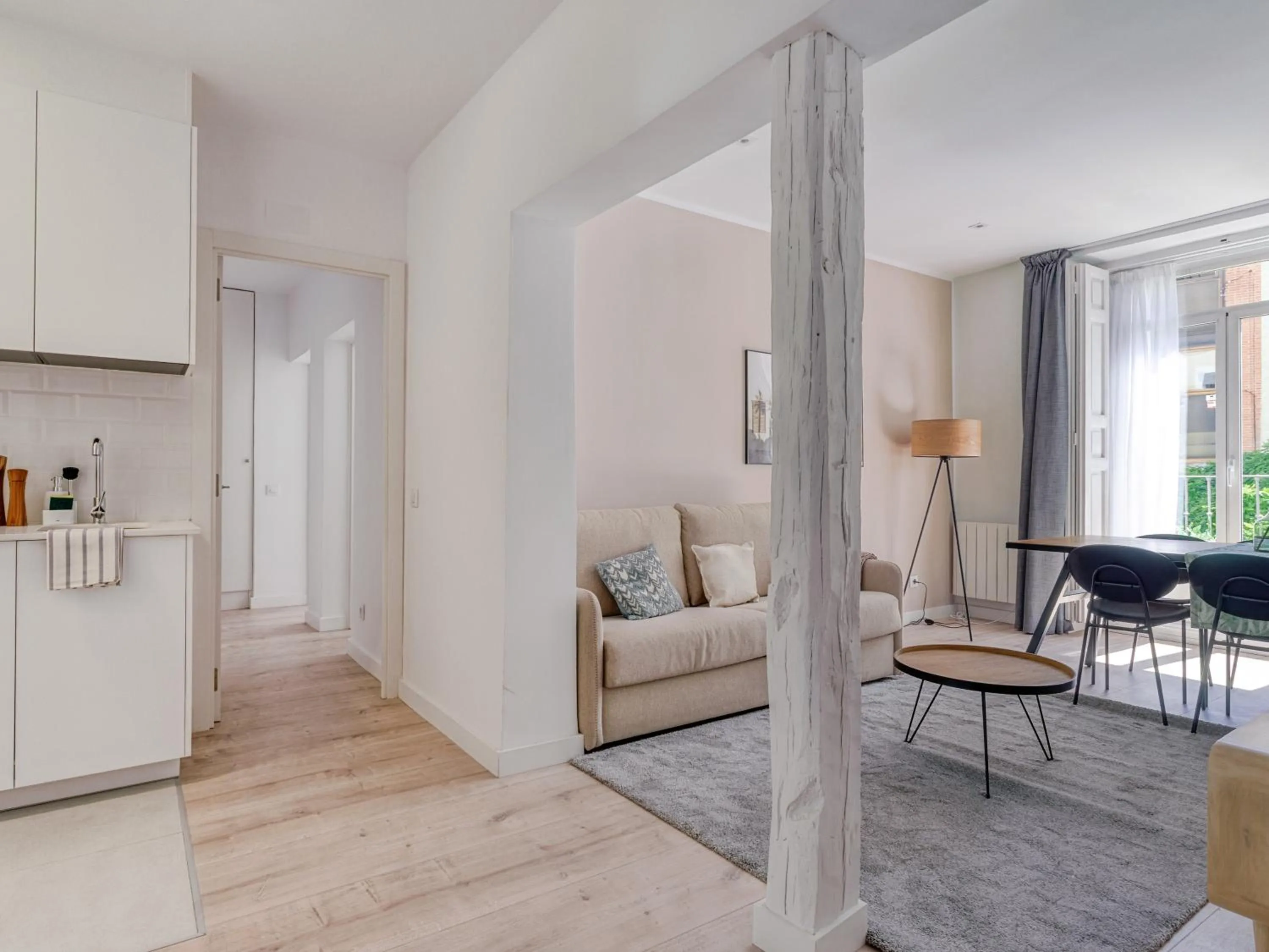 Living room in Limehome Madrid Calle Ave María - estancia temporal