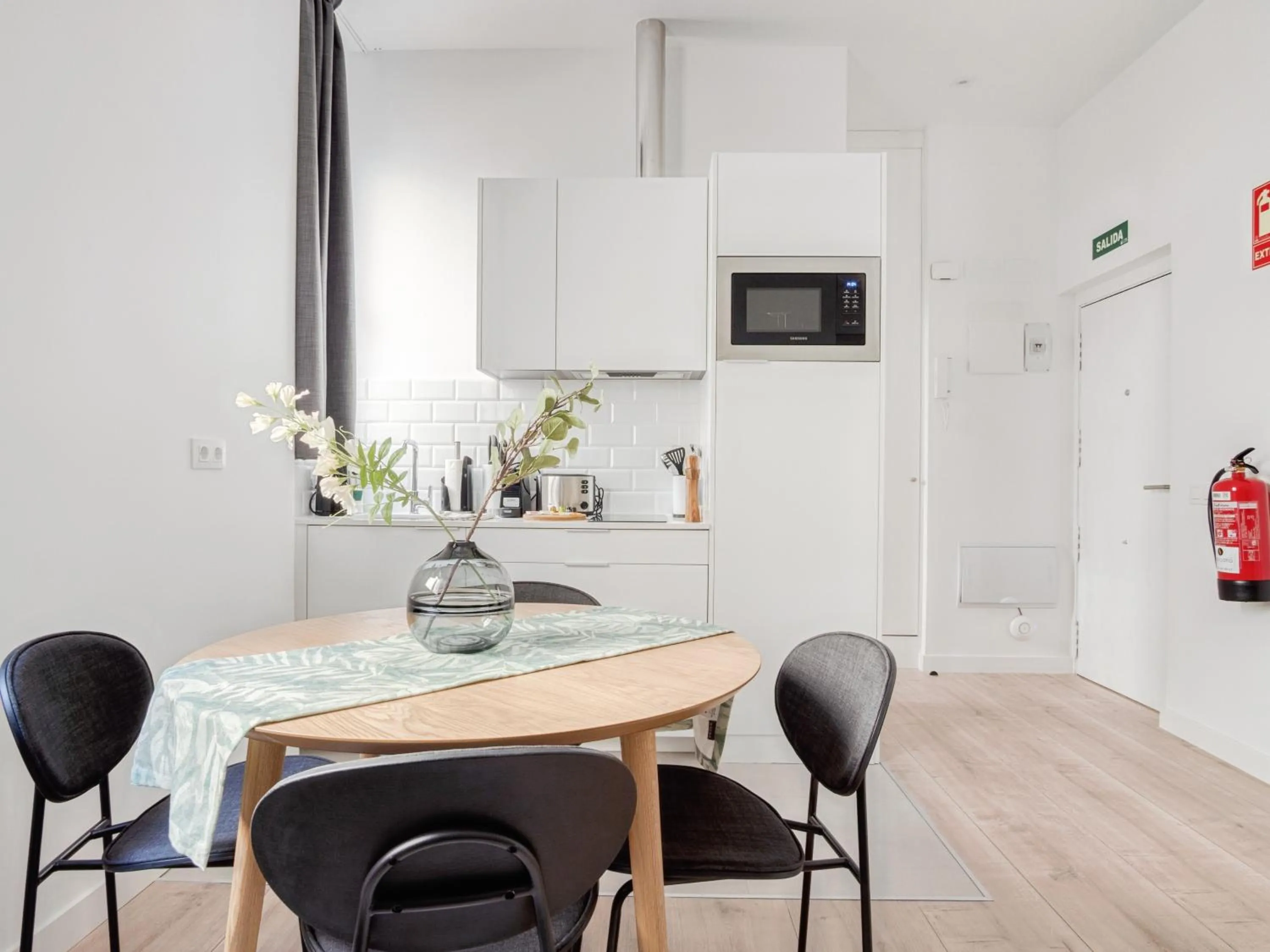 Living room in Limehome Madrid Calle Ave María - estancia temporal