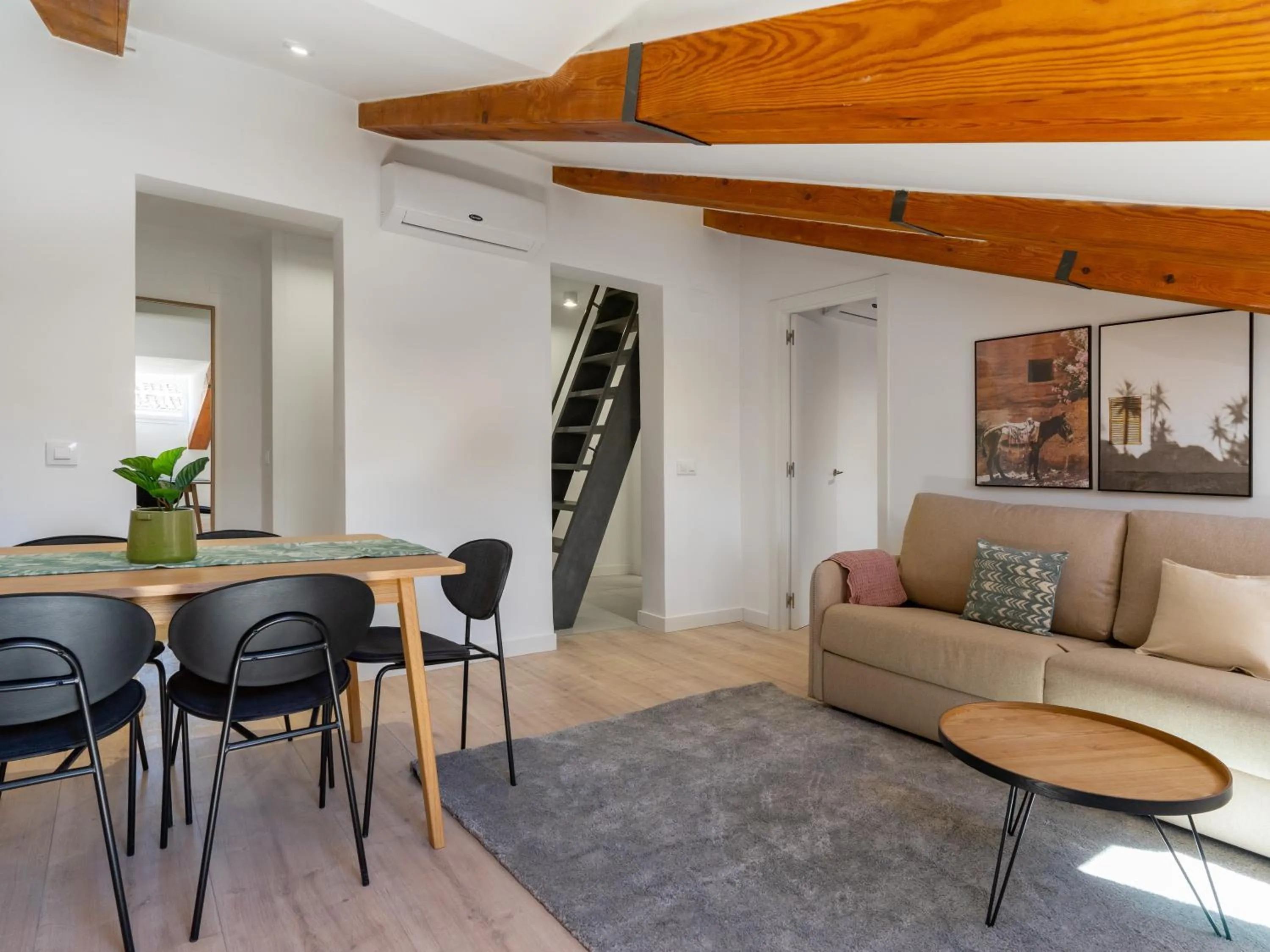 Living room in Limehome Madrid Calle Ave María - estancia temporal