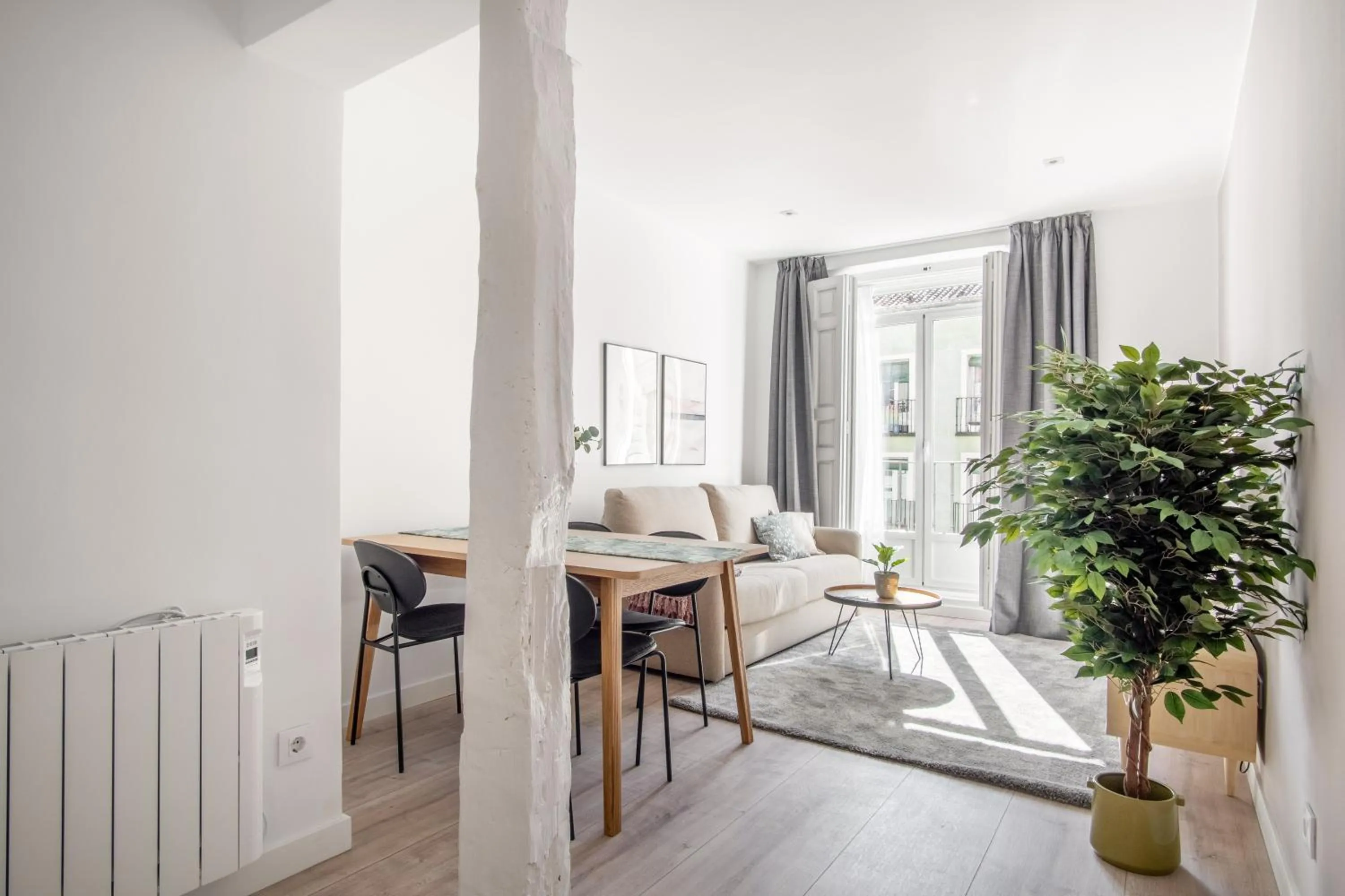 Living room in Limehome Madrid Calle Ave María - estancia temporal