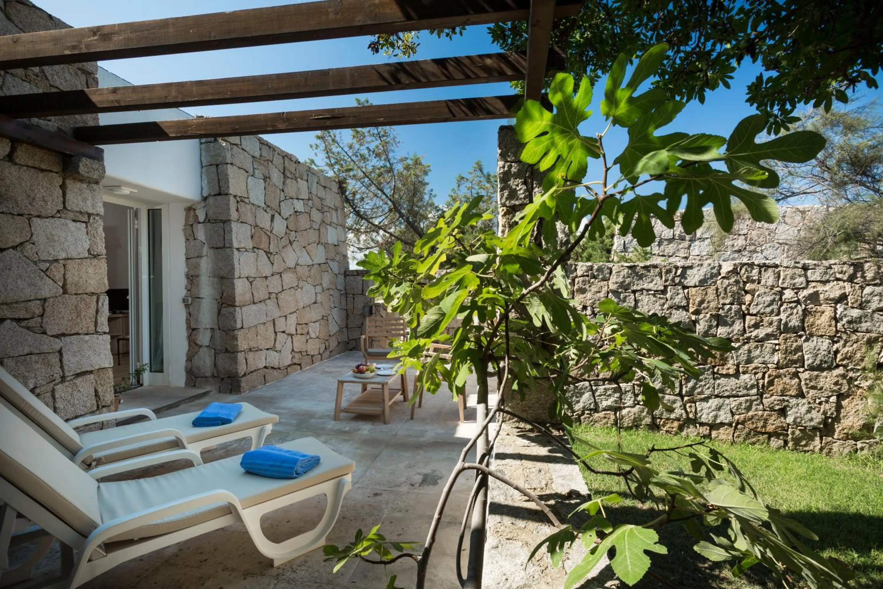 Patio in Hotel Grand Relais Dei Nuraghi