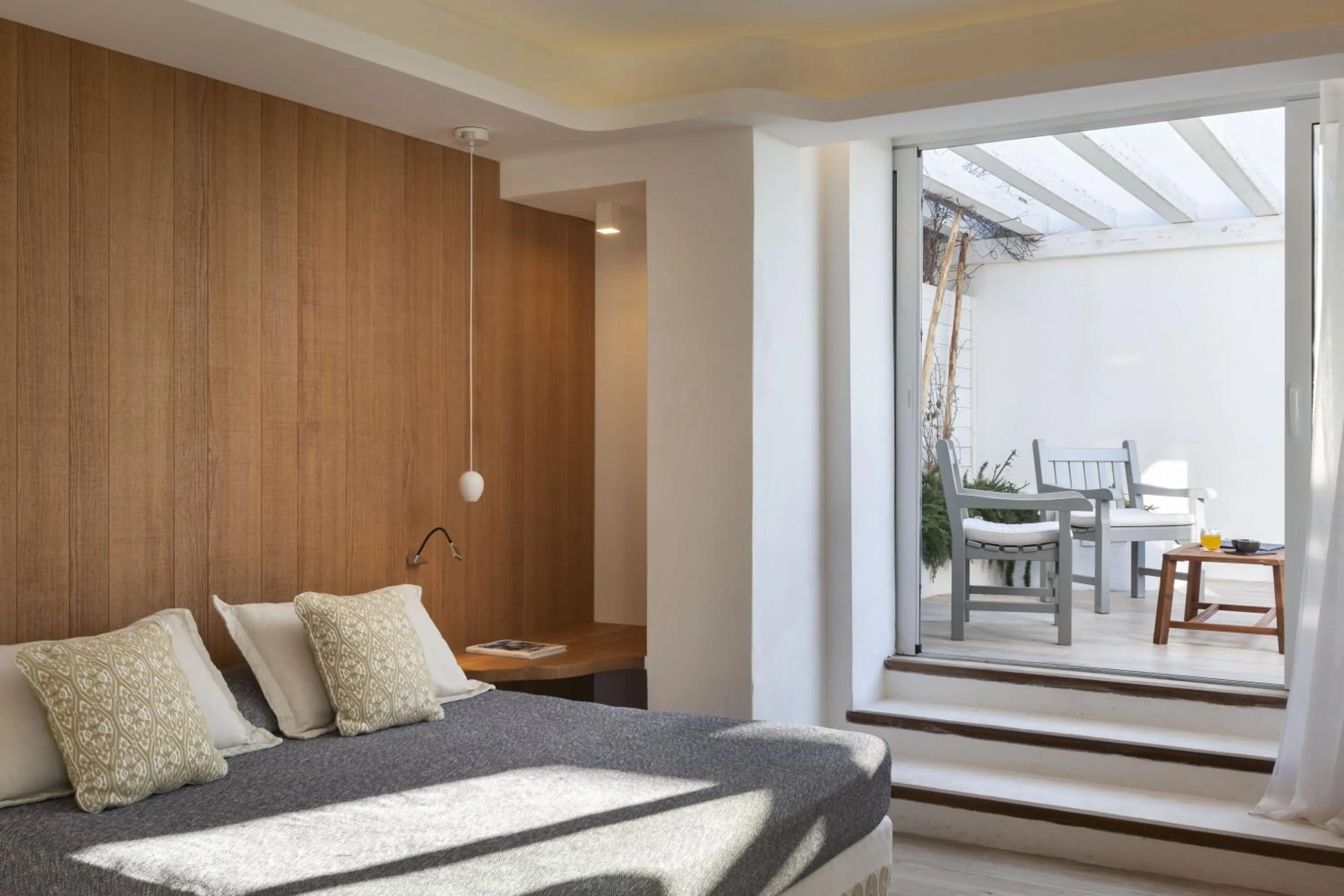 Patio, Bed in Hotel Grand Relais Dei Nuraghi