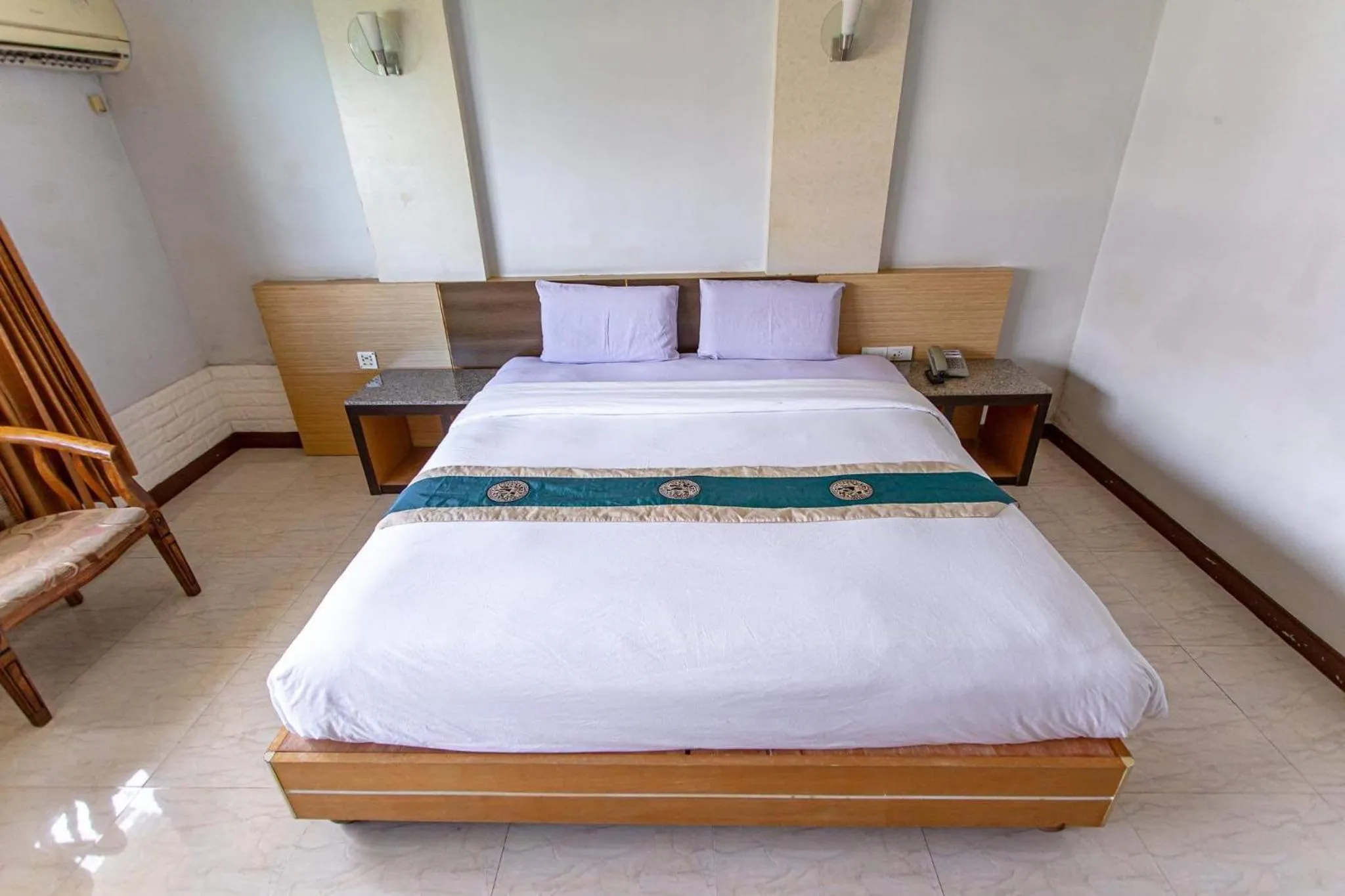 Bed in Satit Grand View Hotel