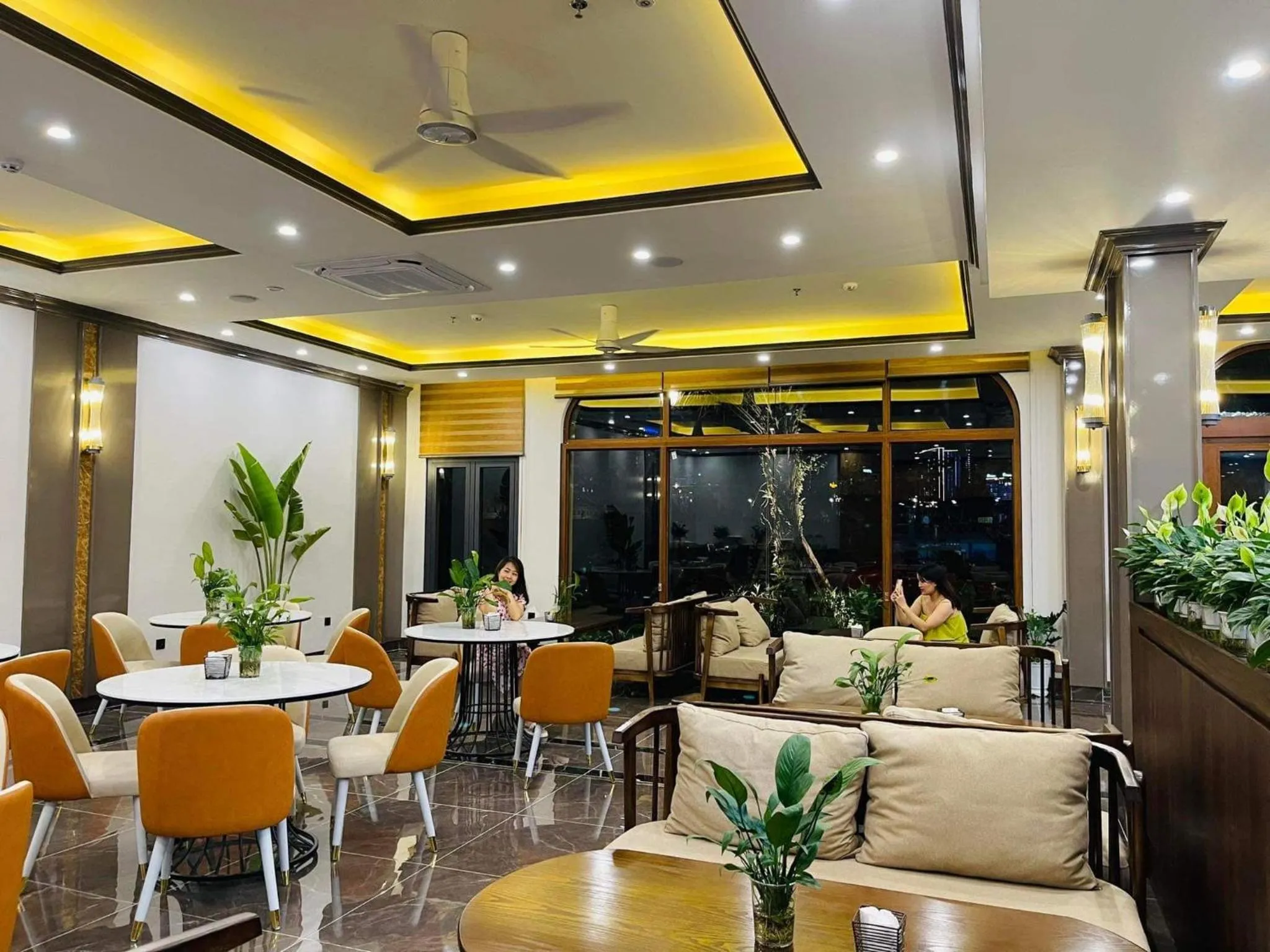 Lounge or bar in Ha Long Seasun Hotel