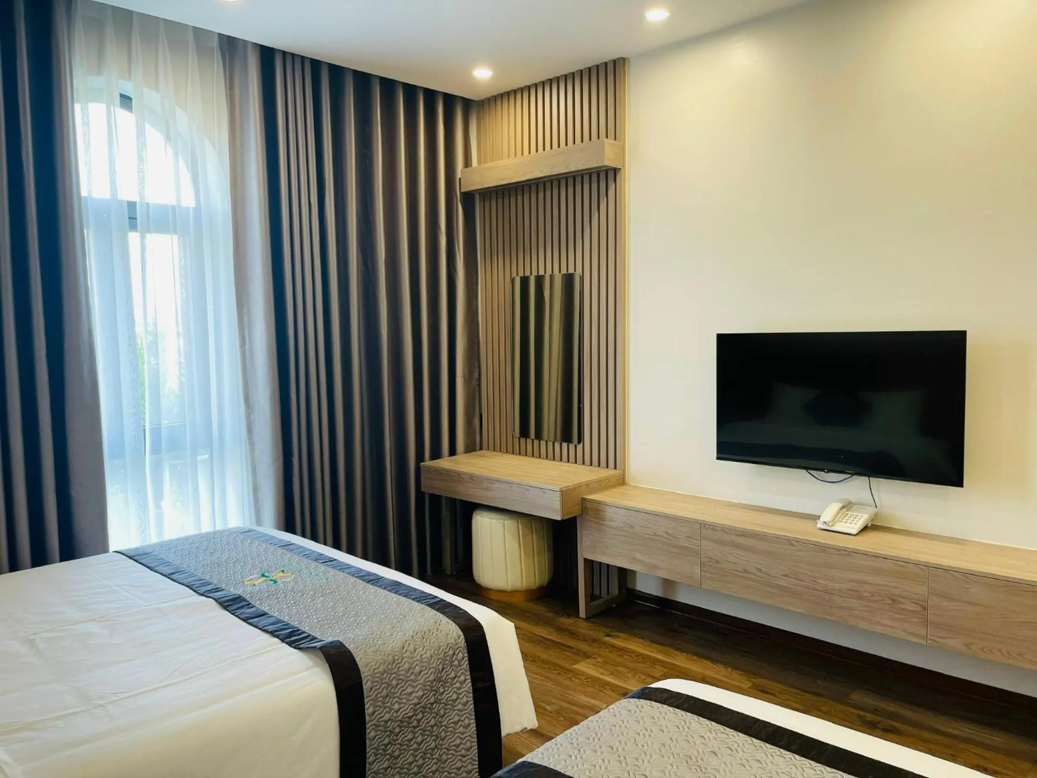 Bedroom, Bed in Ha Long Seasun Hotel