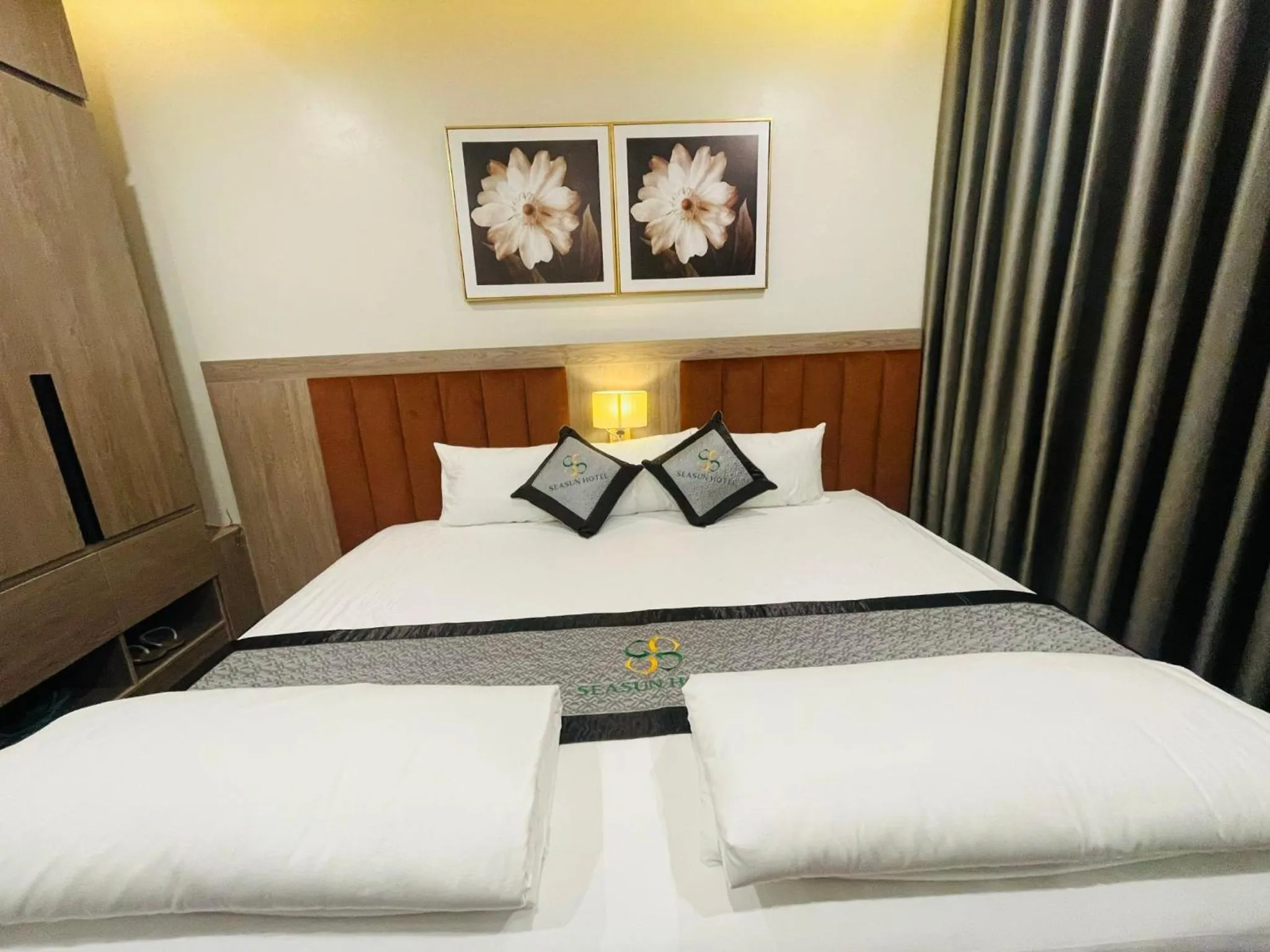 Bedroom, Bed in Ha Long Seasun Hotel