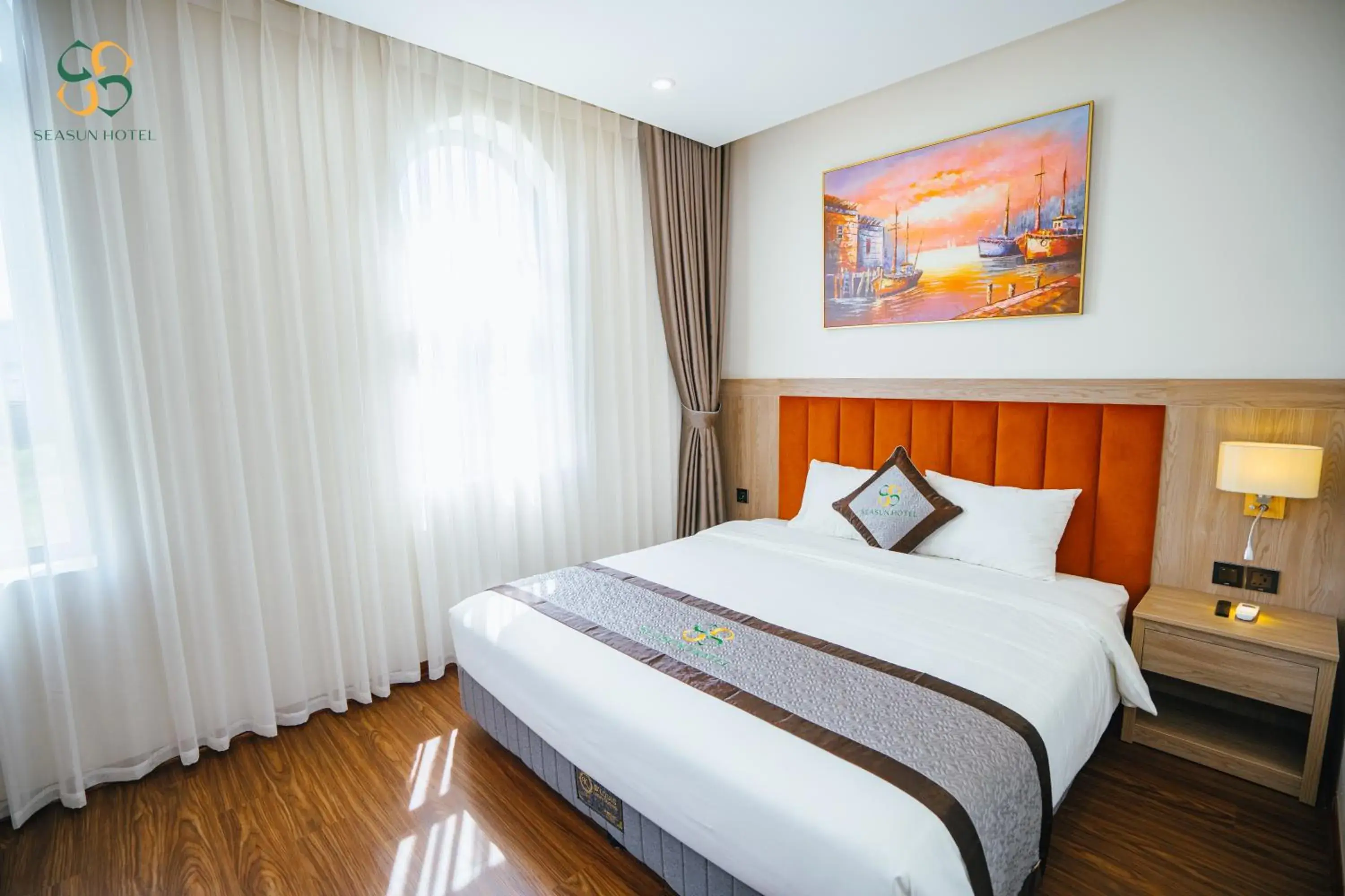 Deluxe Double Room in Ha Long Seasun Hotel Deluxe Double Room in Ha Long Seasun Hotel