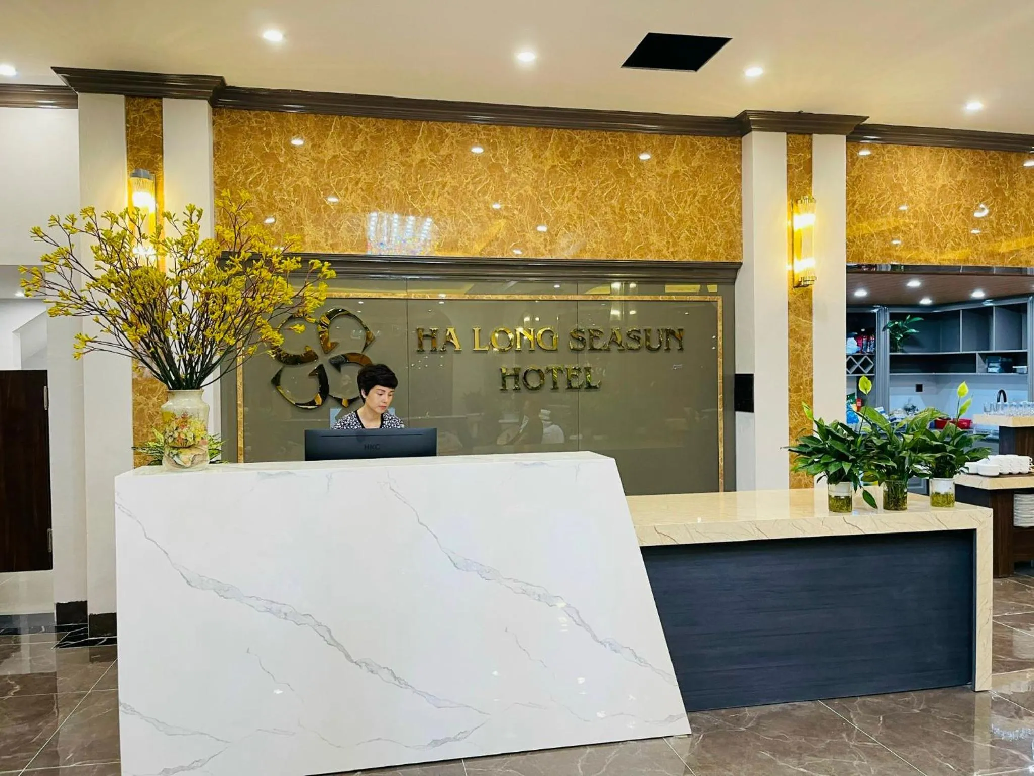 Lobby or reception in Ha Long Seasun Hotel