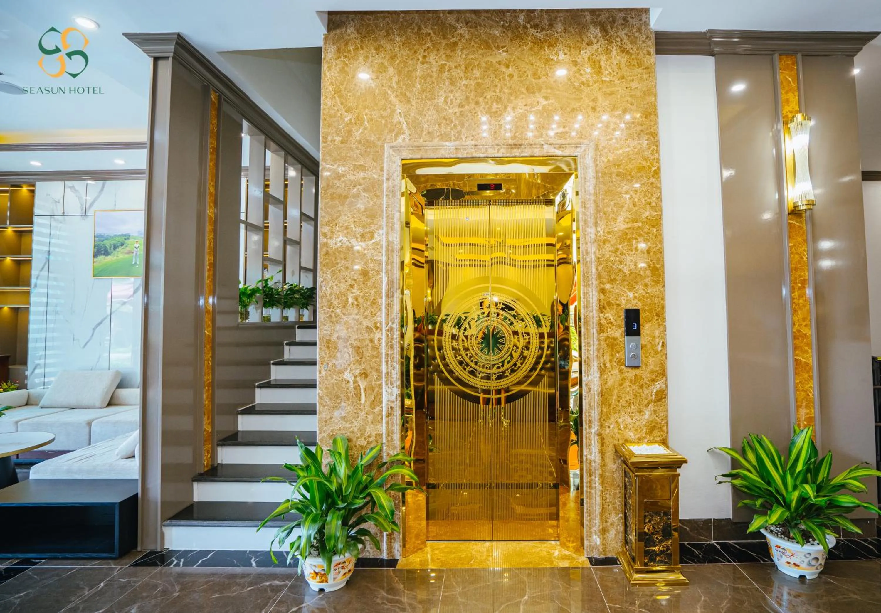 elevator in Ha Long Seasun Hotel