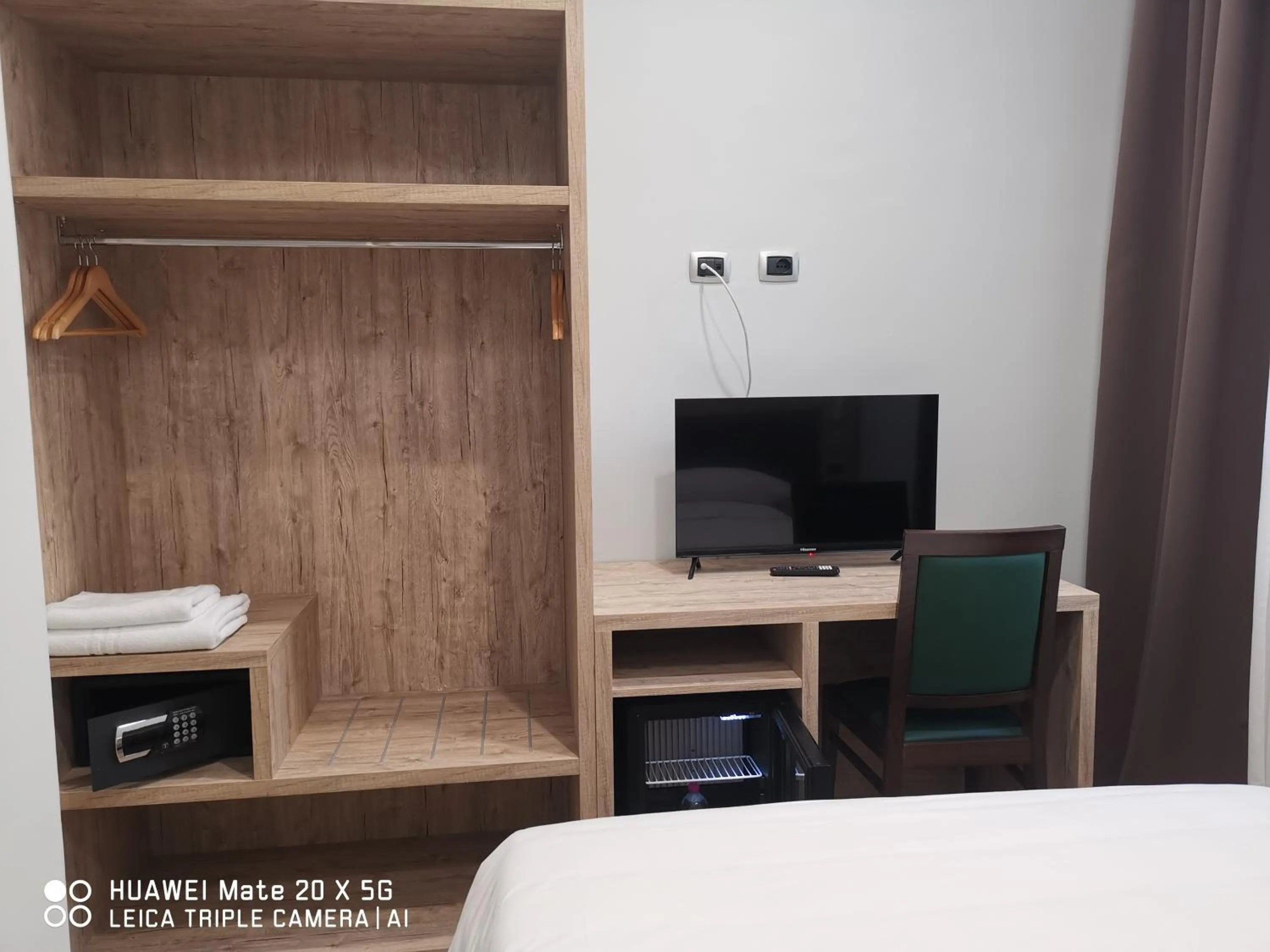 TV and multimedia, Bed in CSI Group - Hotel Central Station