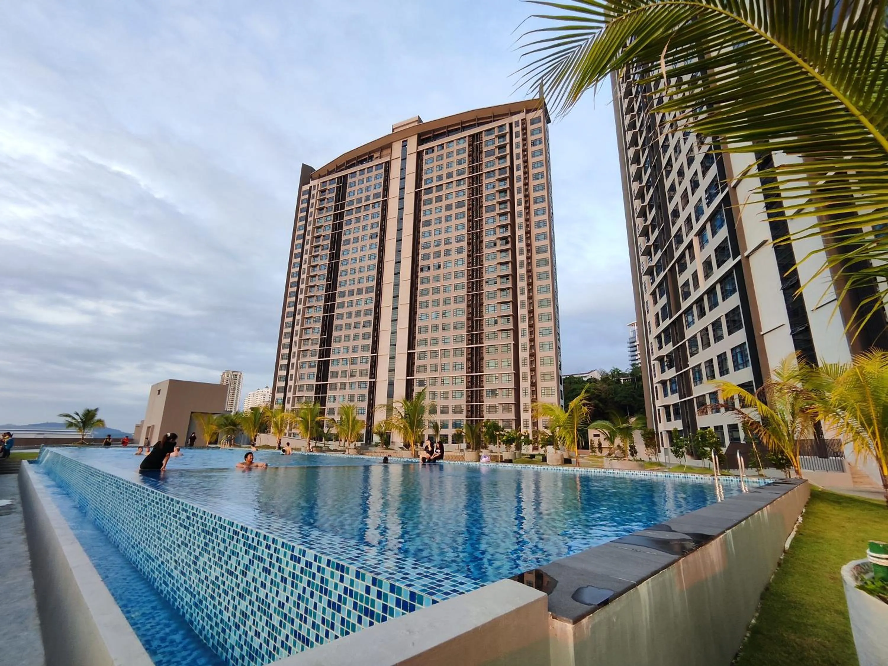 Swimming pool in Jesselton Quay Citypads